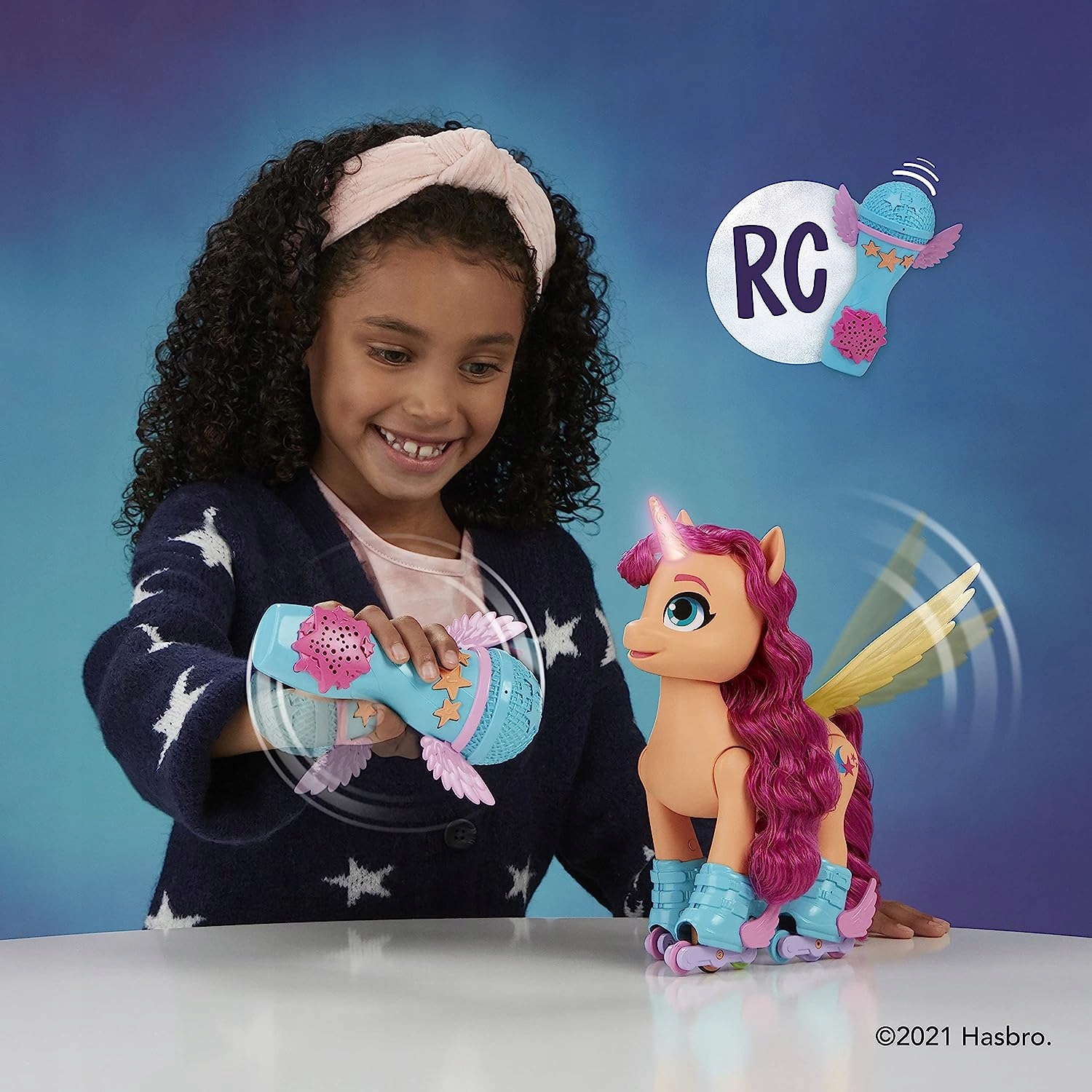 MY LITTLE PONY ŚPIEWAJĄCA SUNNY JEŹDZI NA ROLKACH I ŚPIEWA PIOSENKI HASBRO Wiek dziecka 5 lat +