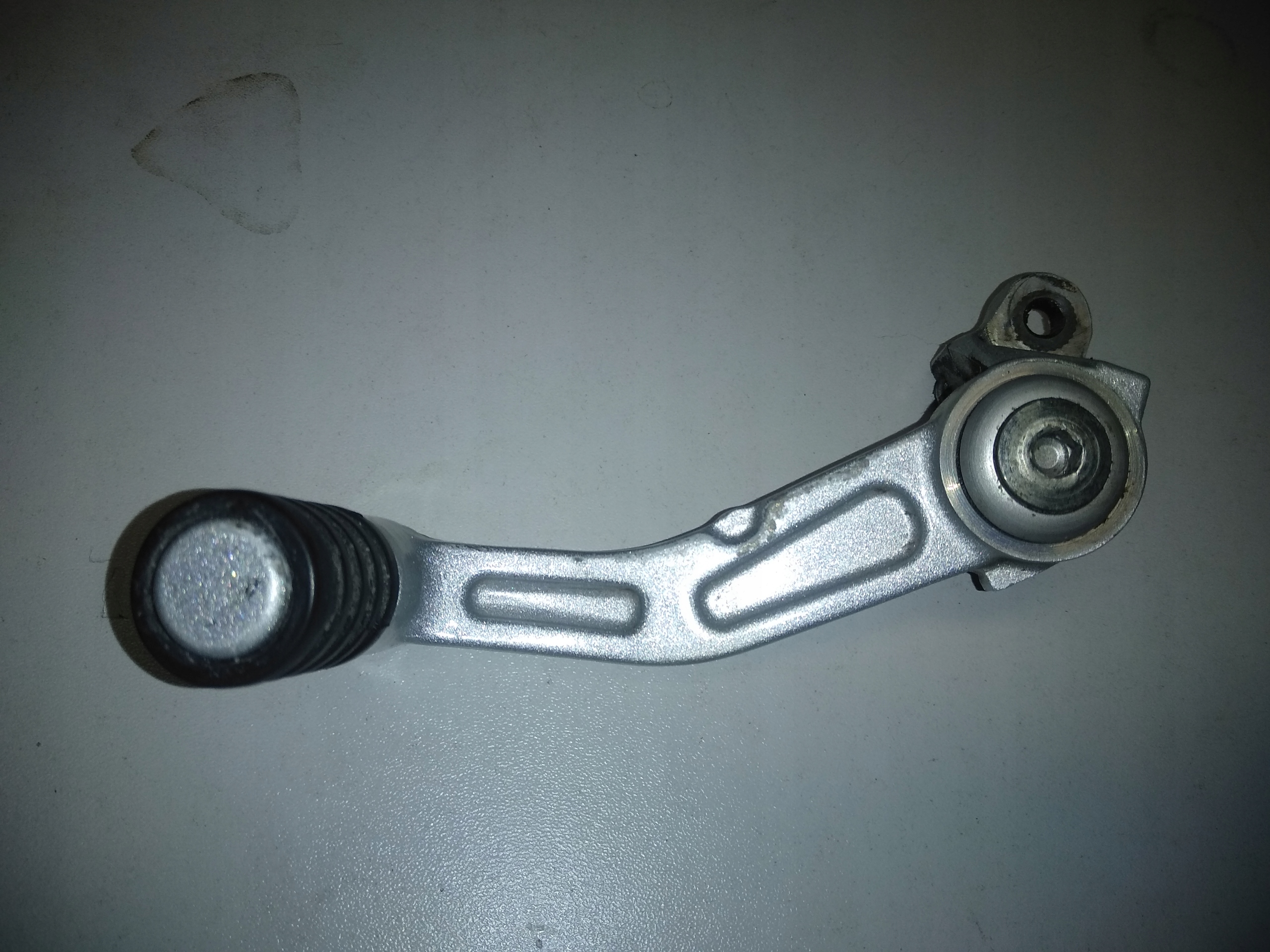 Ktm Duke 125 16r brzdová páka zadná nožička originál