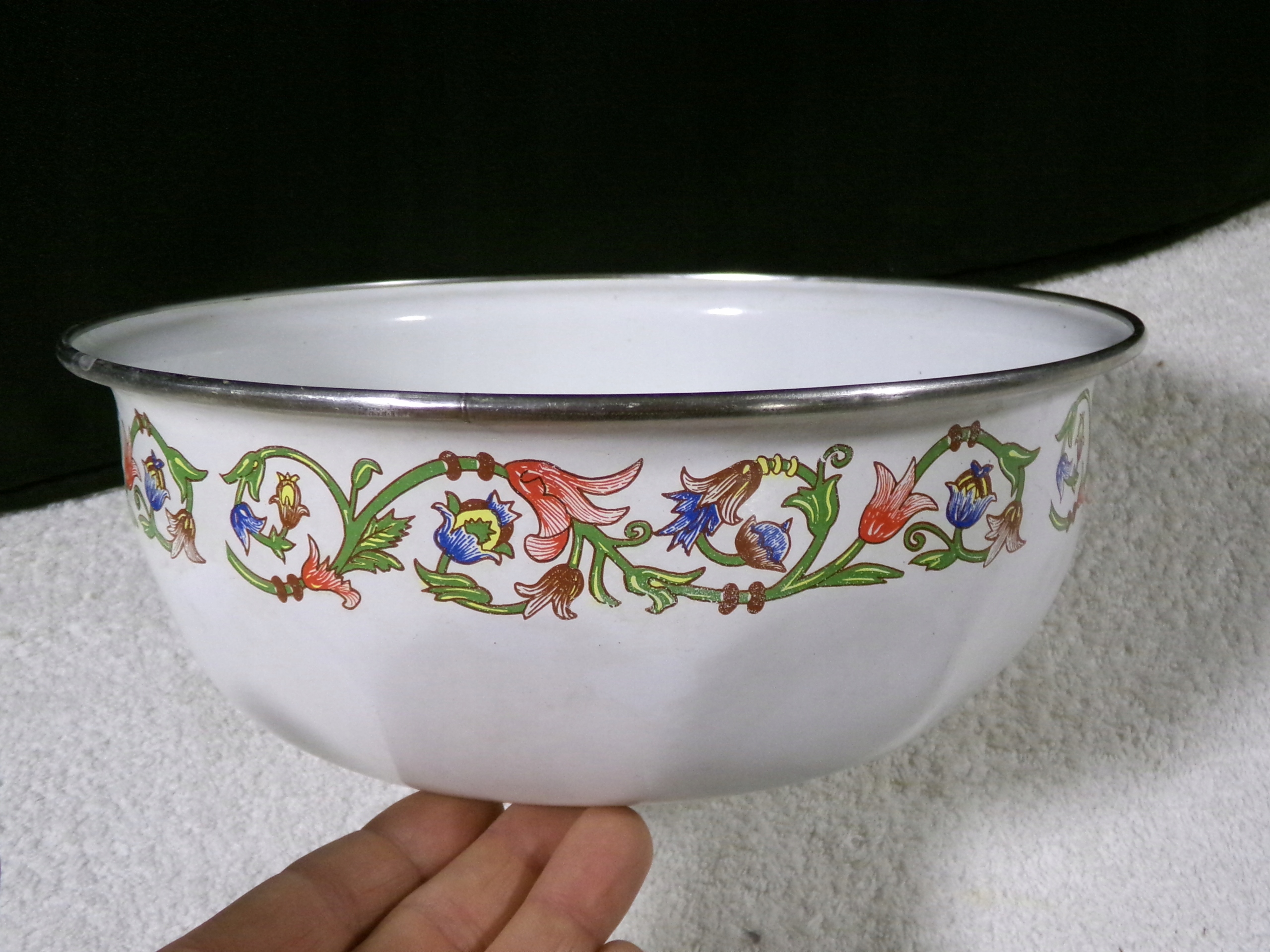 Solidna duża misa emaliowana