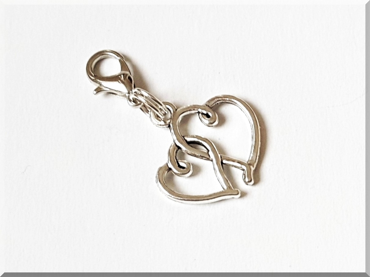 

Metalowa Zawieszka Charms Złączone Serca Love