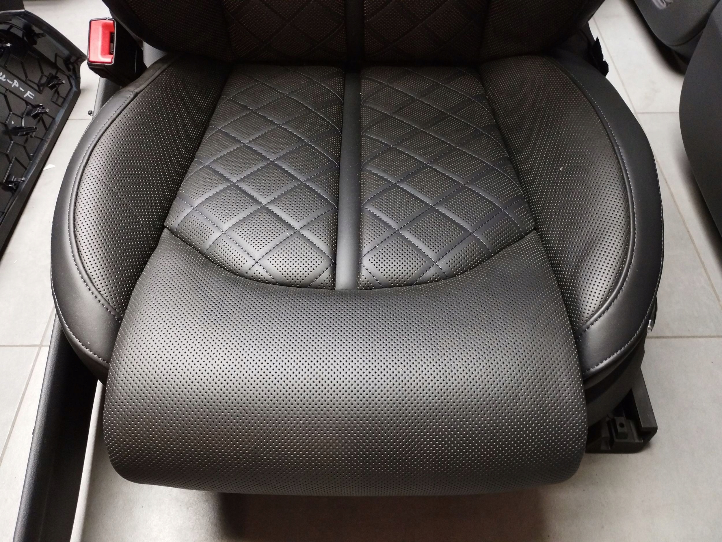 Audi A8 D4 4H seats side leather WENTYLOWANE heated