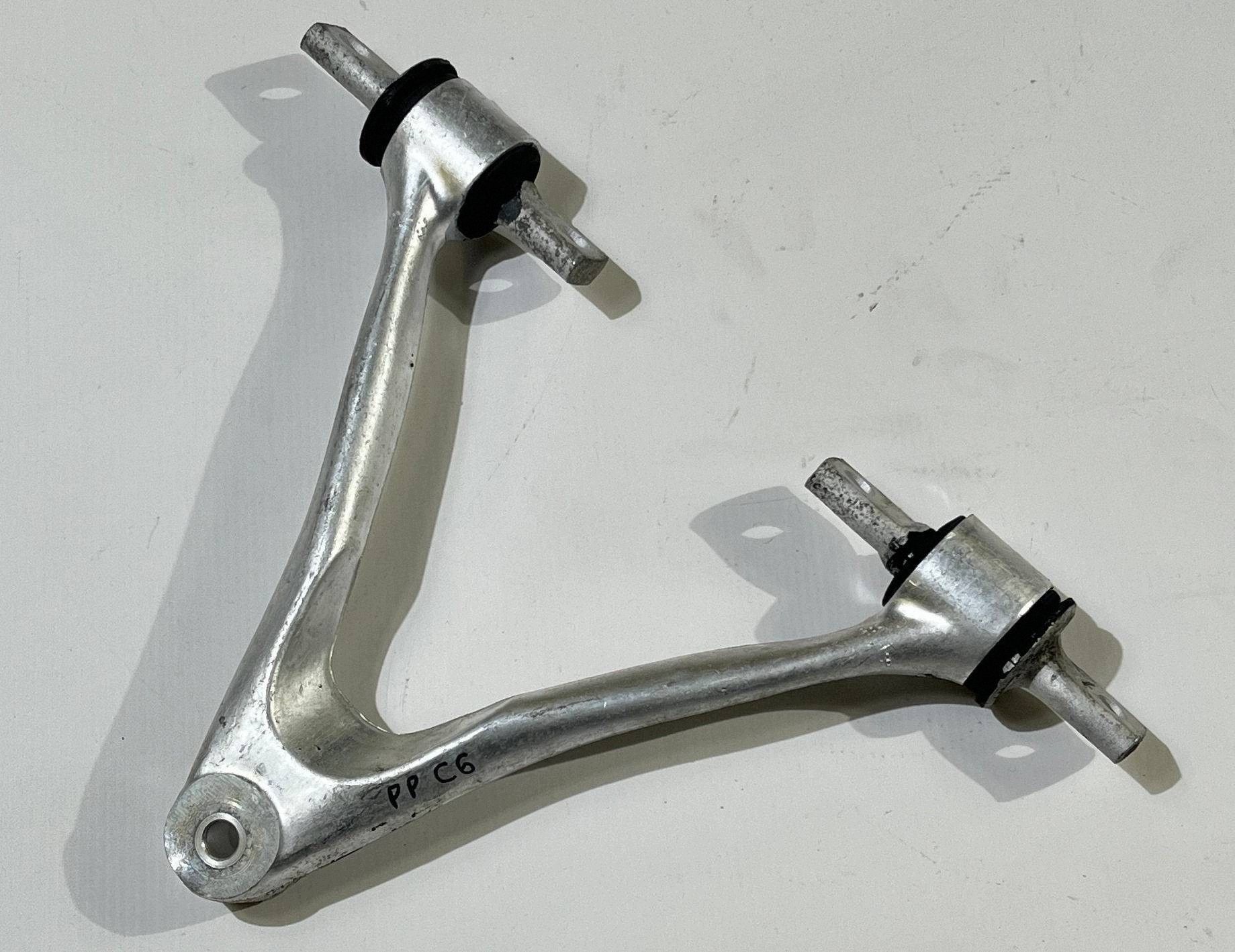 rameno horny predný pravý Chevrolet Corvette C6 10356431