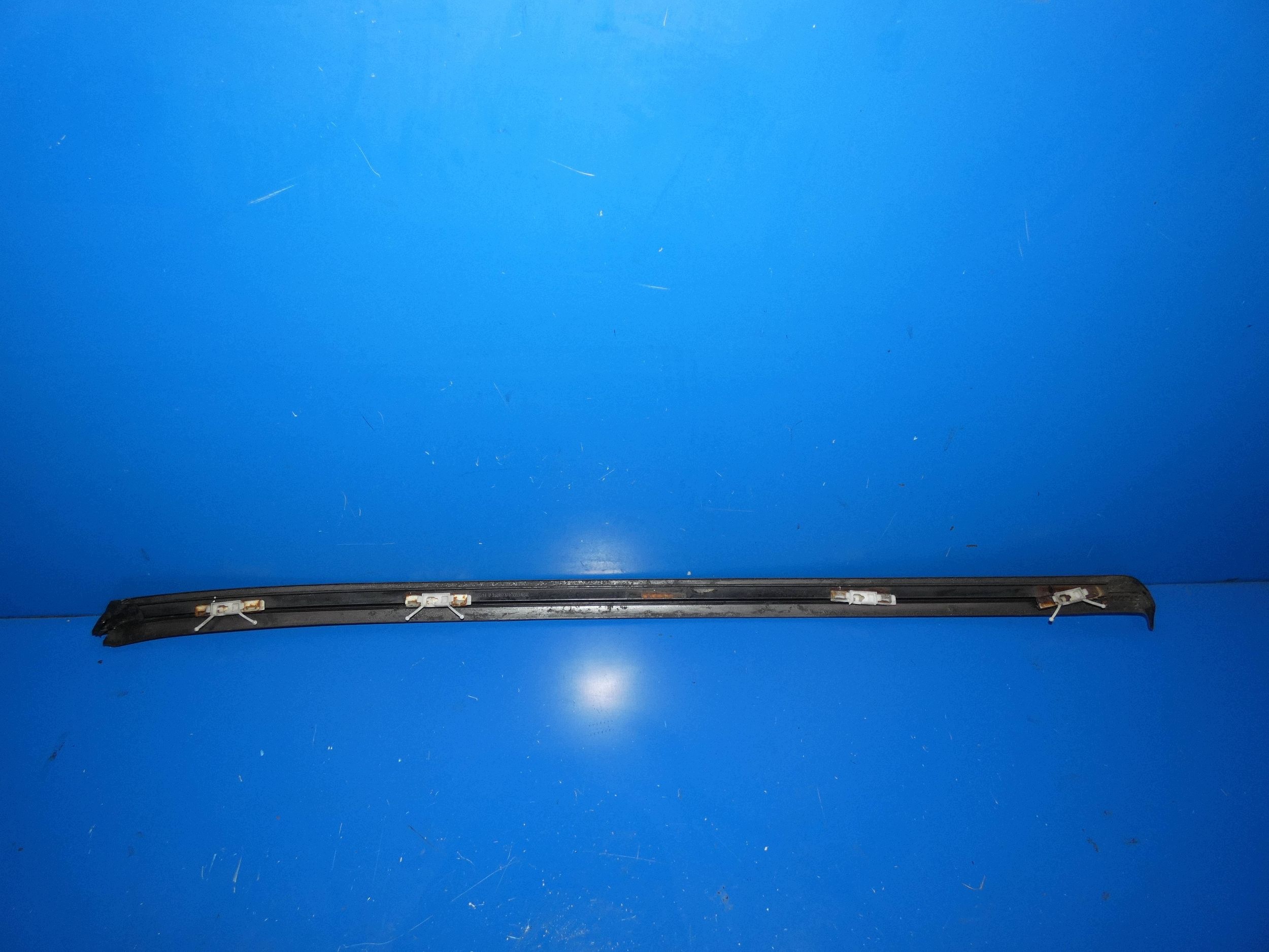 VOLVO XC60 and moulding windows CZOLOWEJ left left front