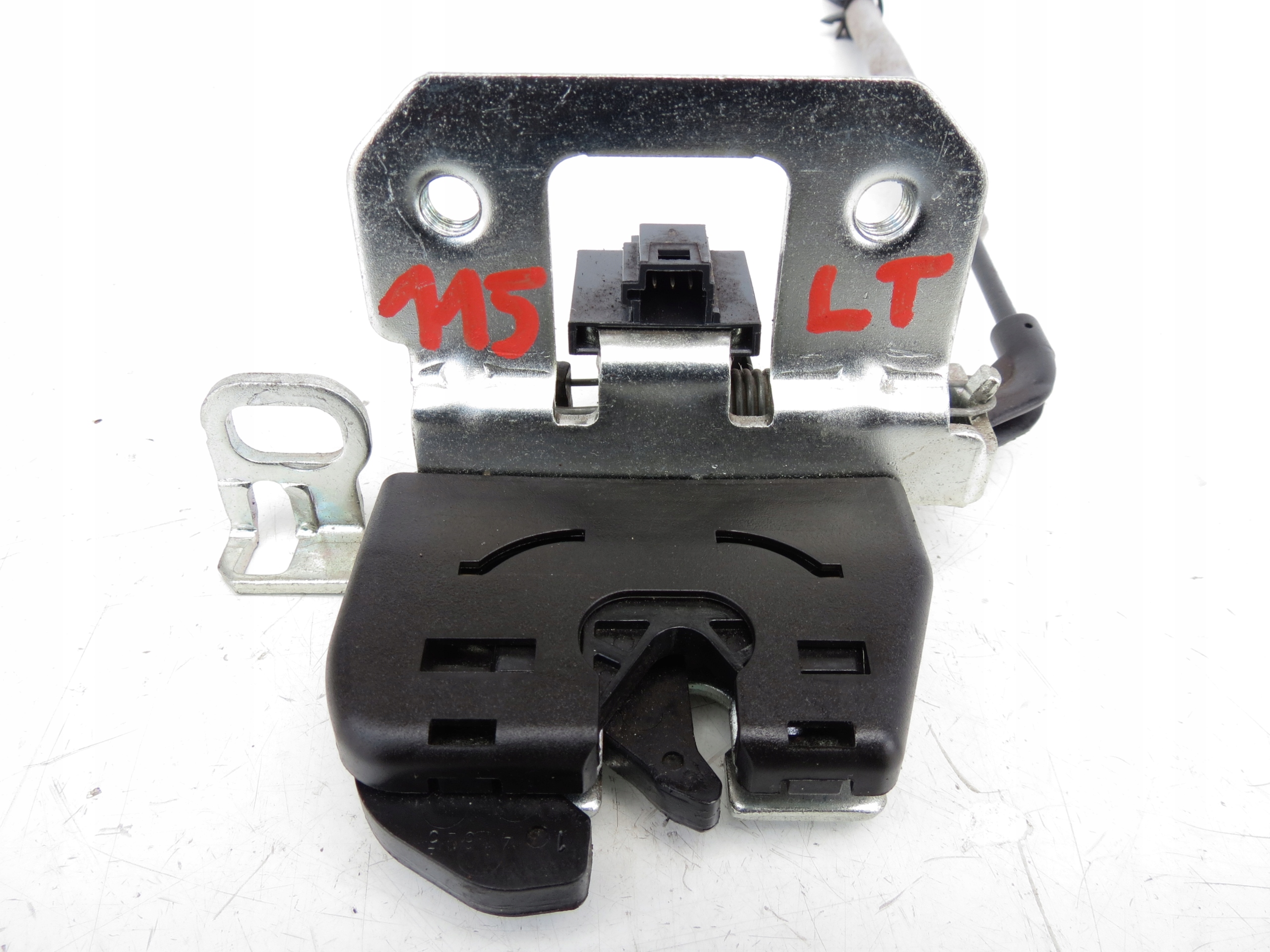 lock KANAPY OPARCIA left rear part rear MERCEDES CLS W218