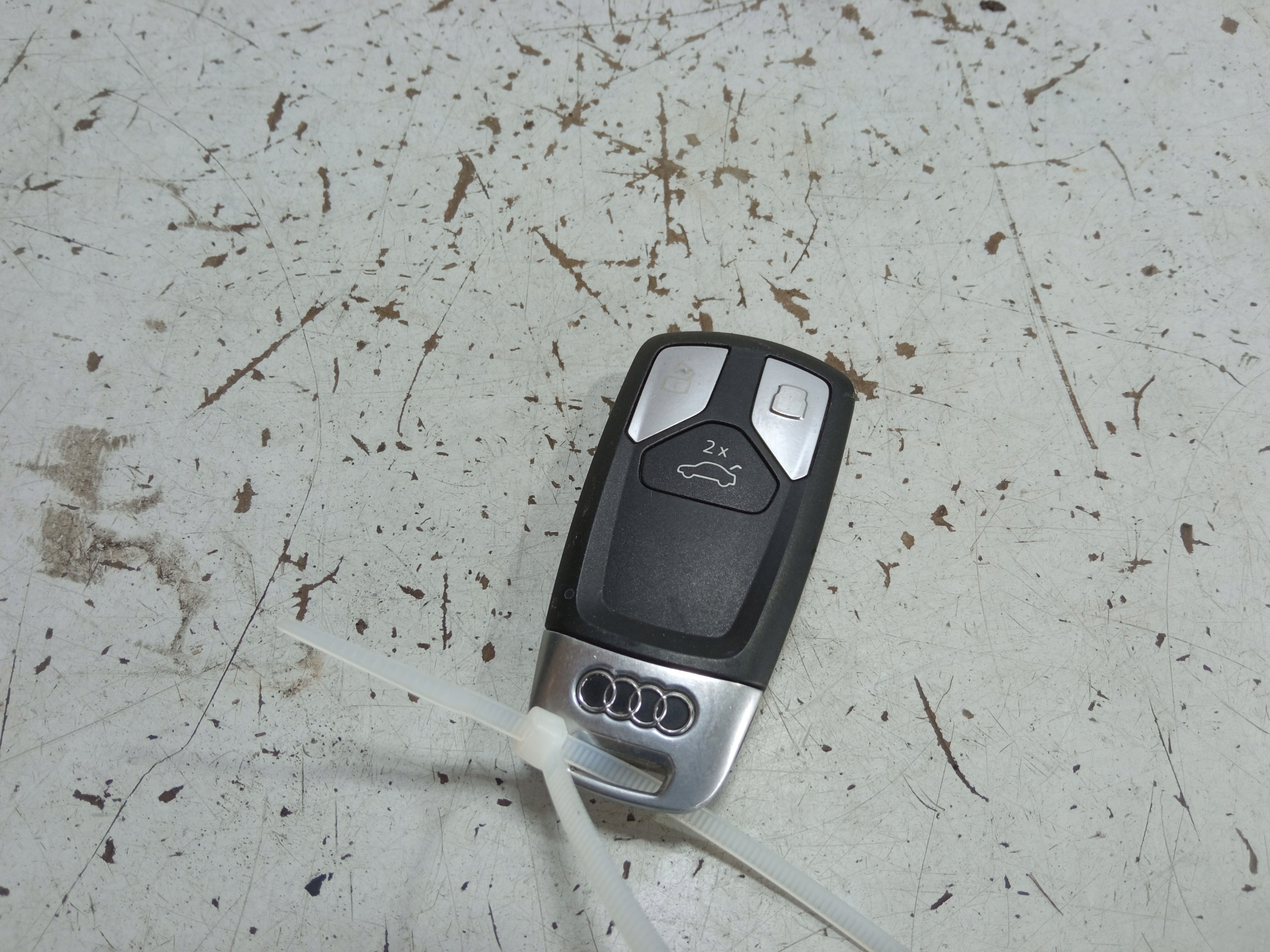 AUDI A4 B9 LIFT KLUCZYK PILOT KEYLESS