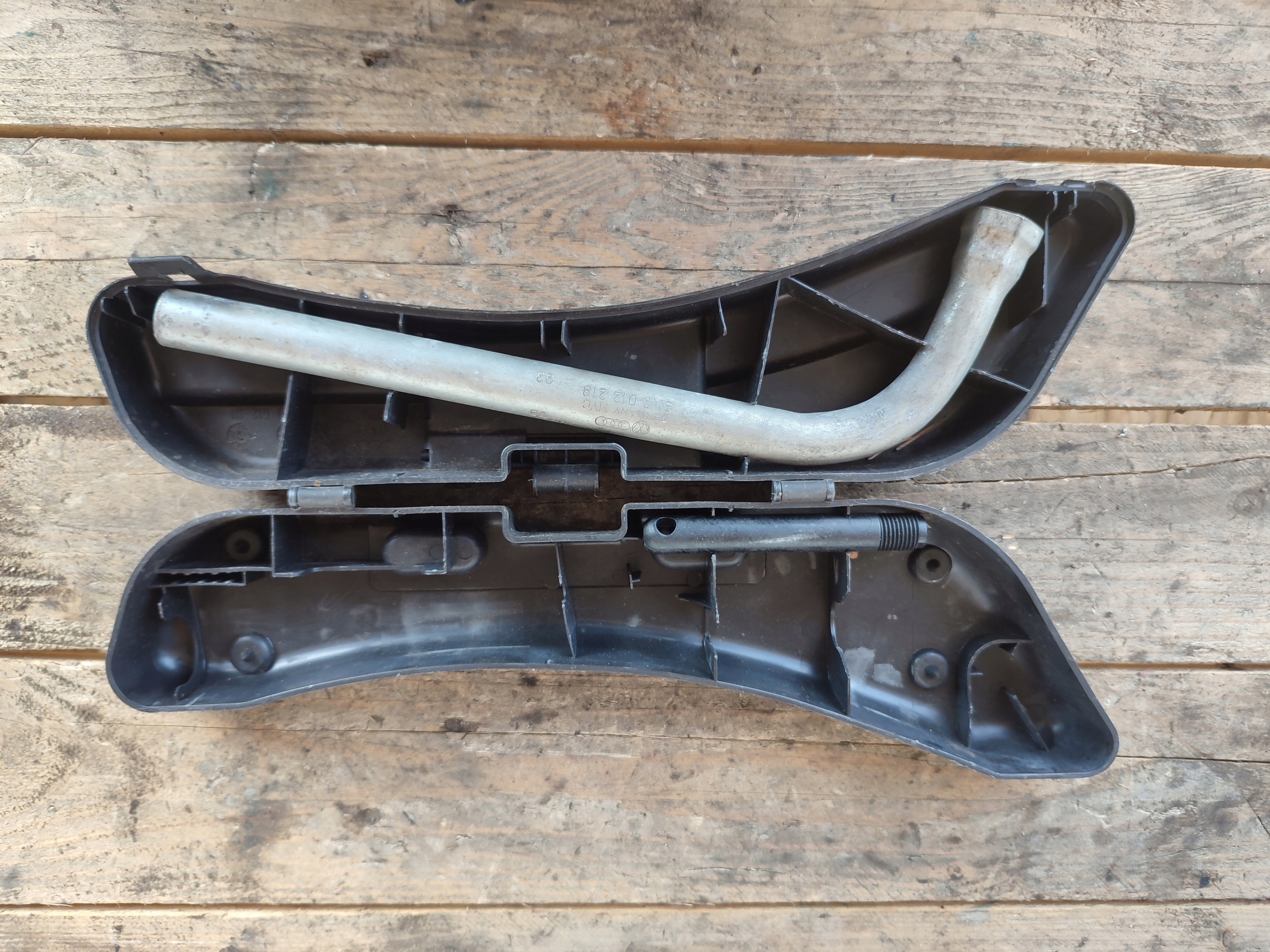 AUDI A4 B6 lock with key DO der Räder 8E0012111 8N0012219