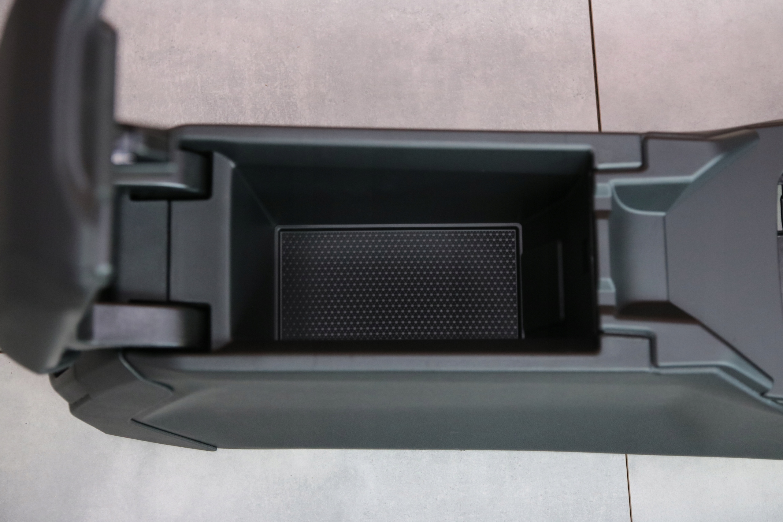 BMW 1' F70 2' F74 TUNEL central armrest black