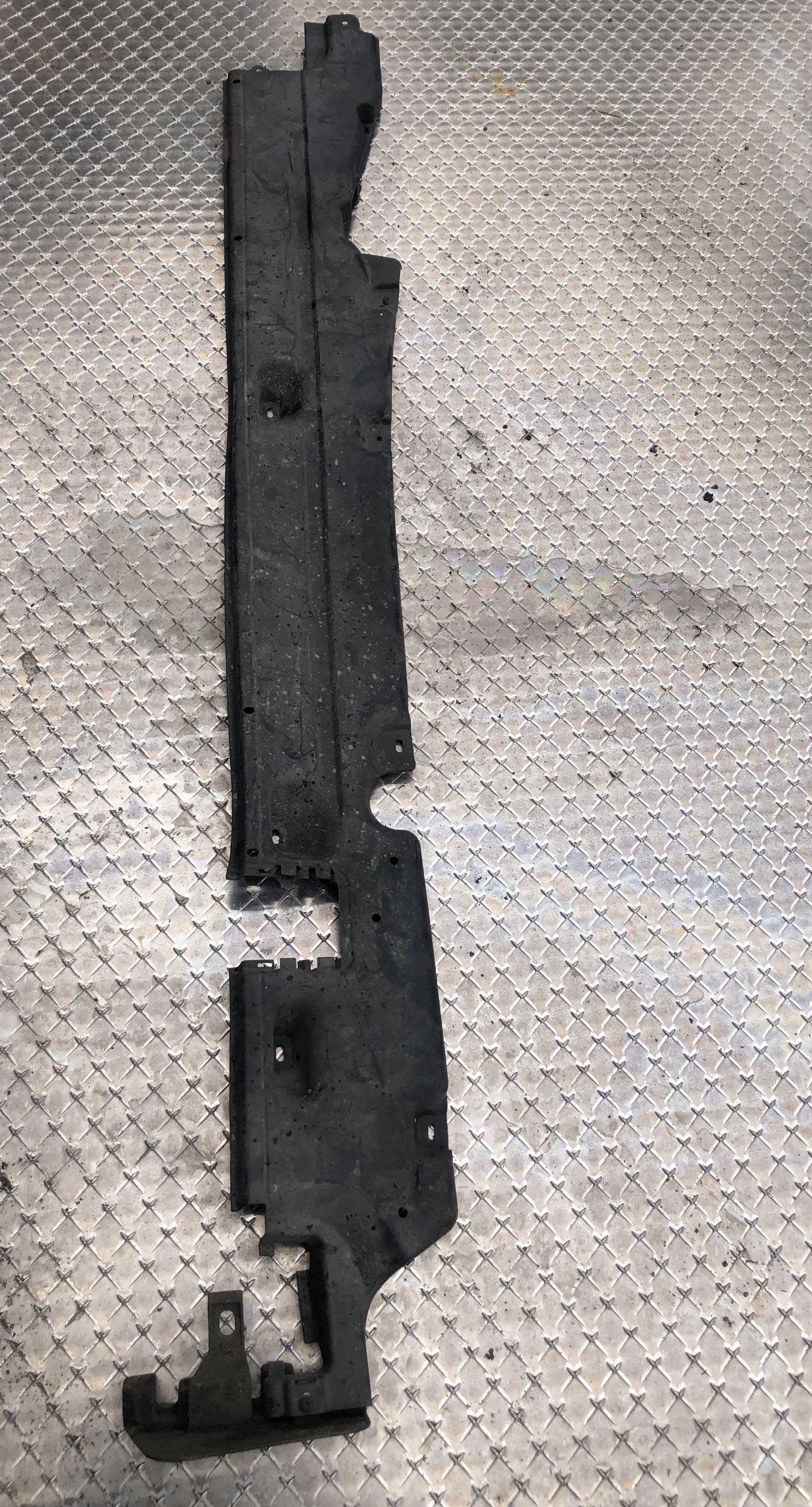 cover chassis right AUDI Q7 7L8825212D