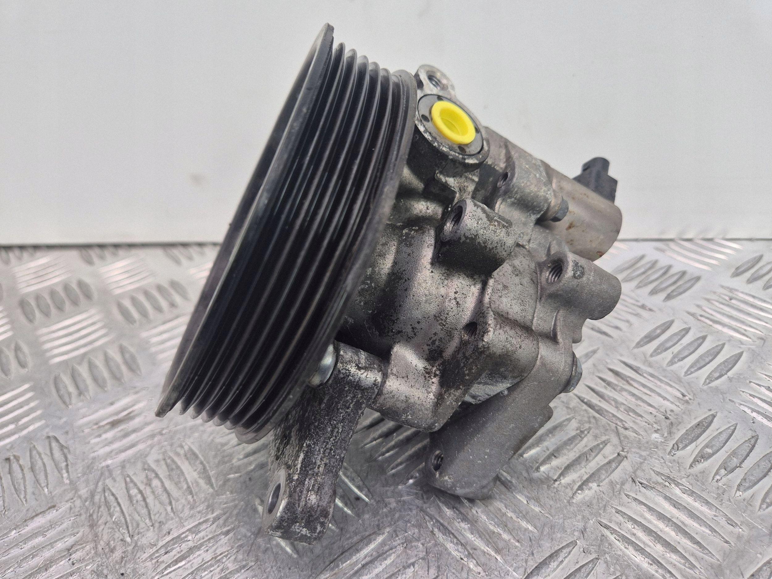 Mercedes E250 CGI W212 M271 servo pump A0064666801