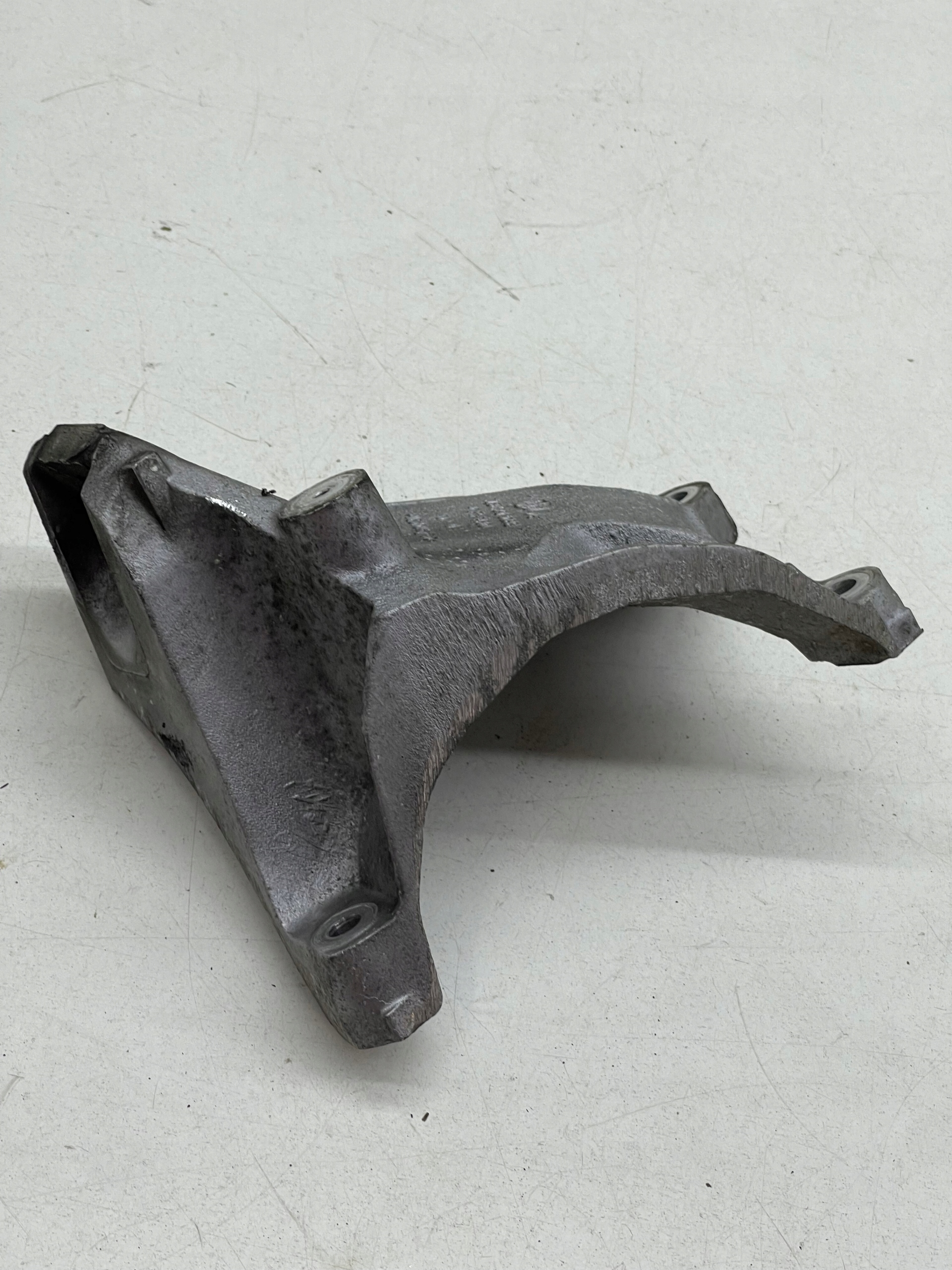 AUDI Q7 4L 4.2 TDI Support Support plaque Moteur