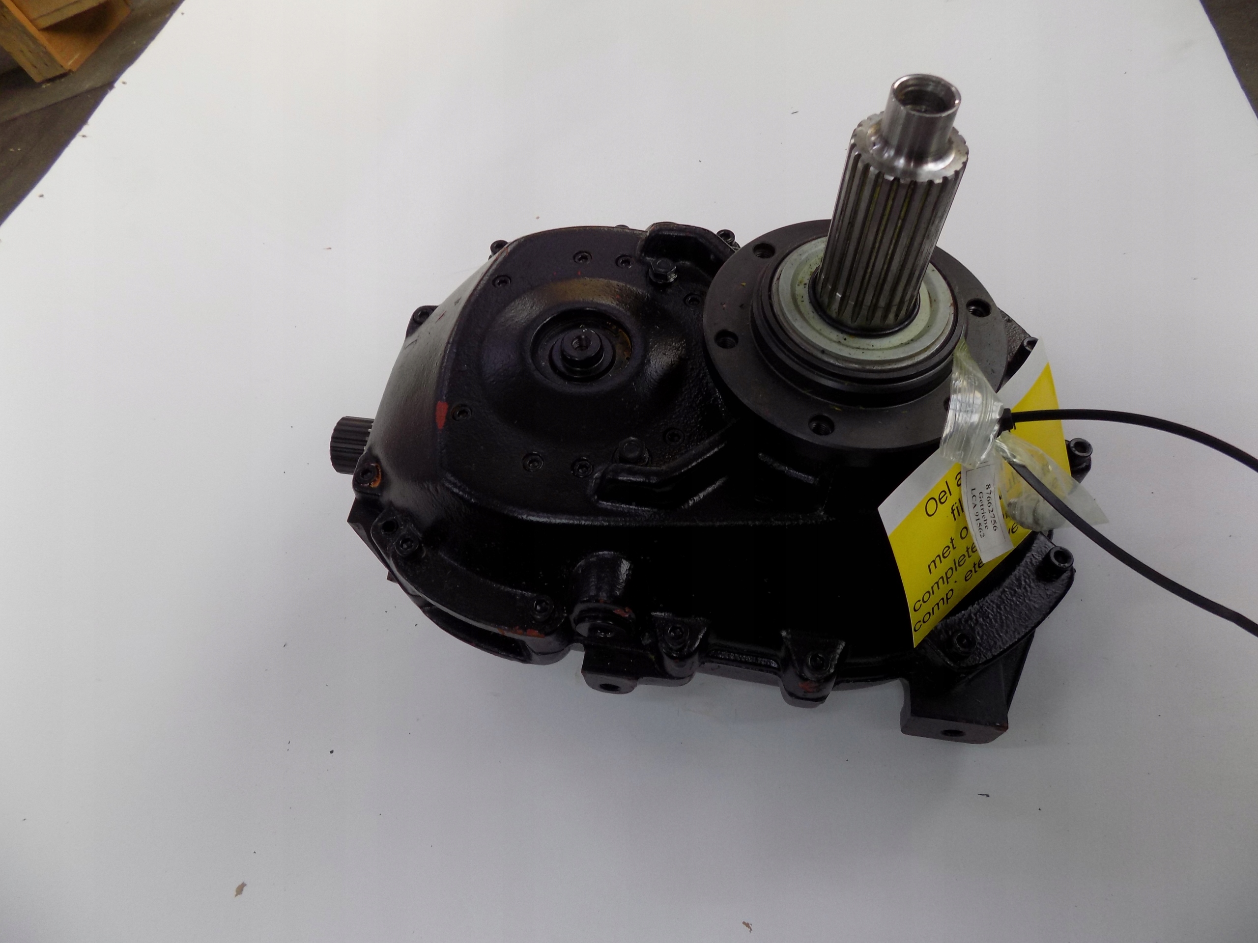 87662756 - CNH NEW HOLLAND РАЗБРАСЫВАТЕЛЬ КОРОБКИ ПЕРЕДАЧ