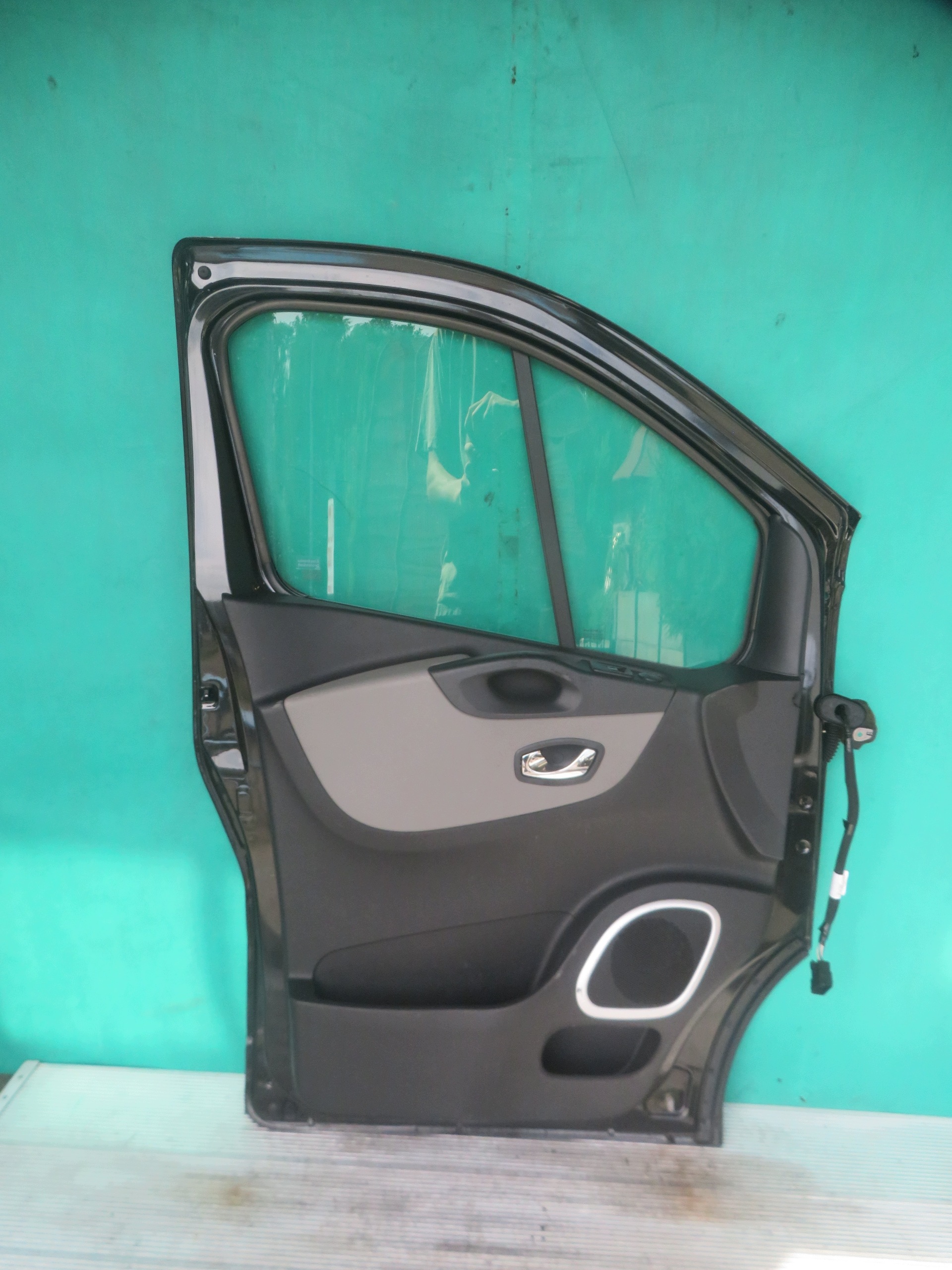 door left front RENAULT TRAFIC OPEL VIVARO 20R