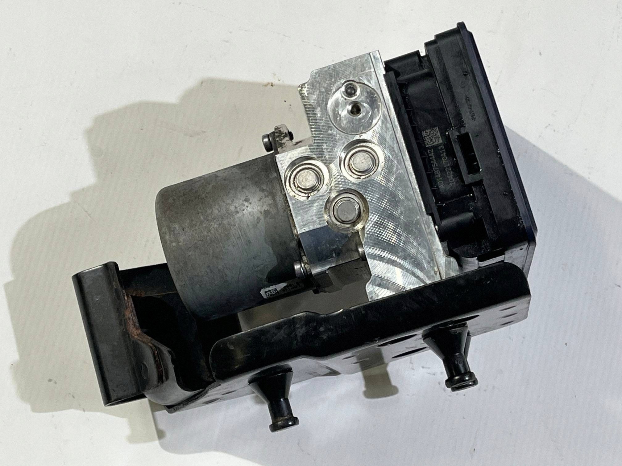 posilovač brzd řídící jednotka modul ABS Dodge Durango 2021- 68493379AG