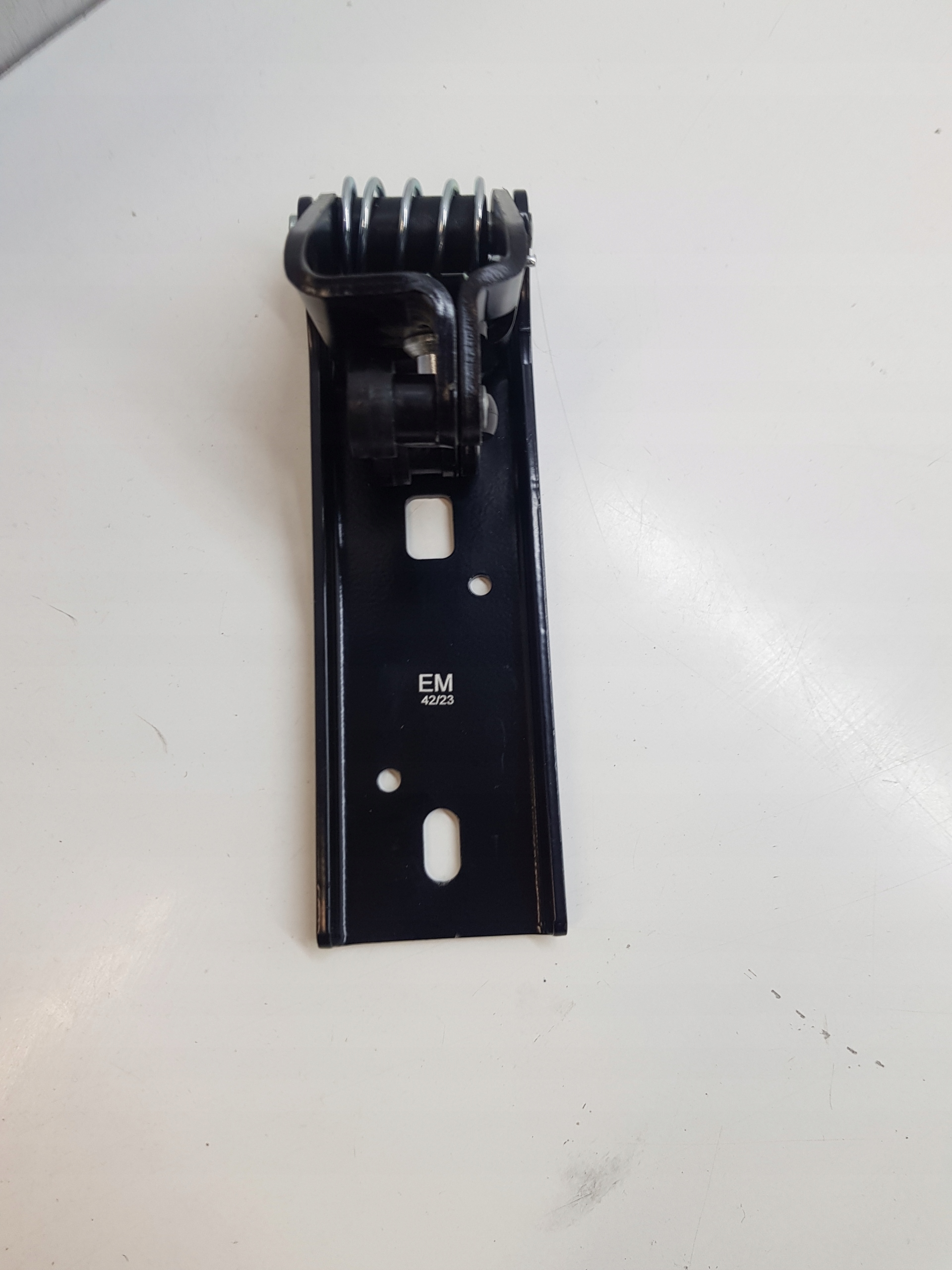 ROLKA ŚRODKOWA DRZWI PRZESUWNYCH PRAWYCH TRAFIC VIVARO PRIMASTAR Producent części Renault OE