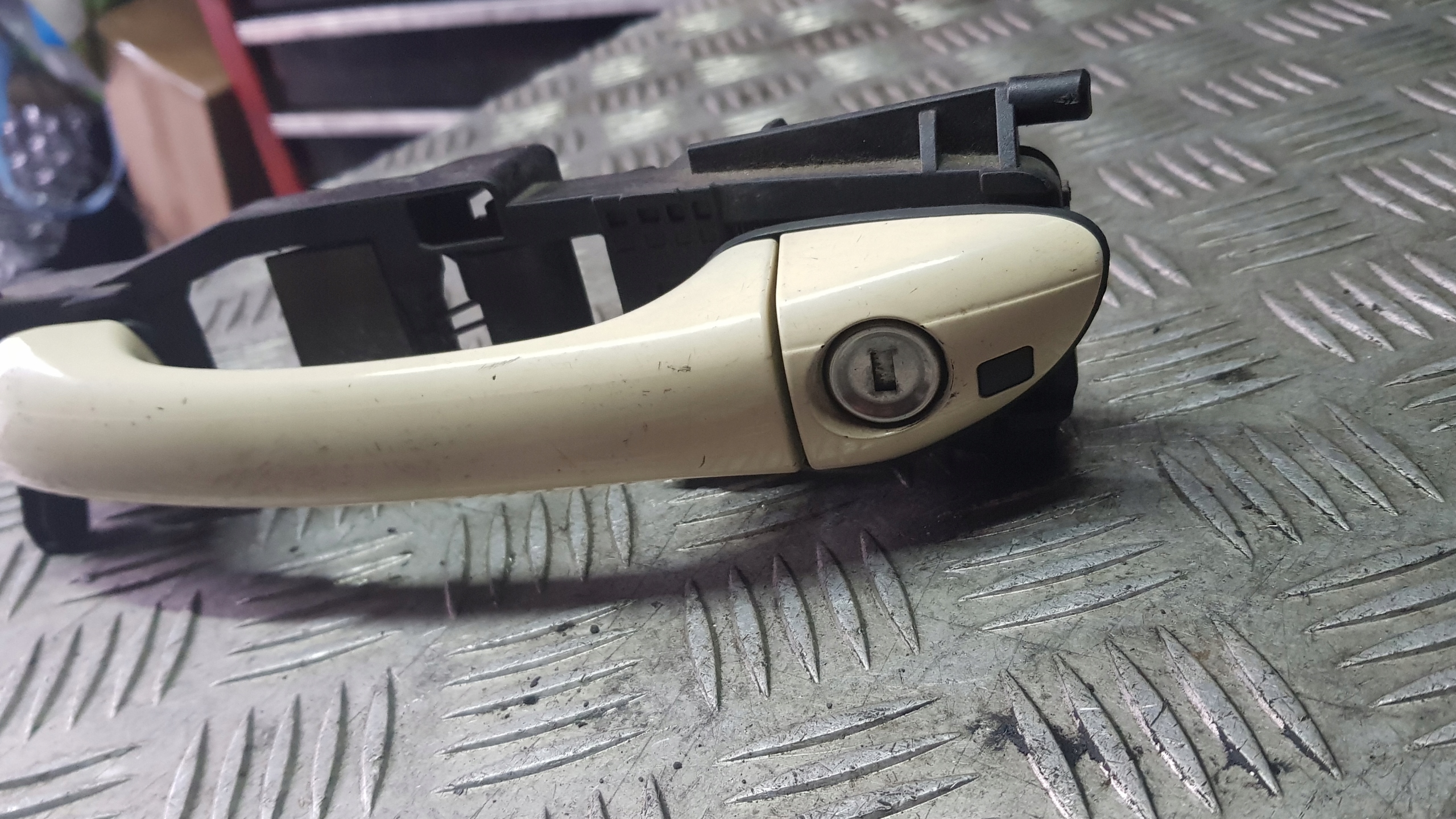 MERCEDES W211 handle lock cylinder left front
