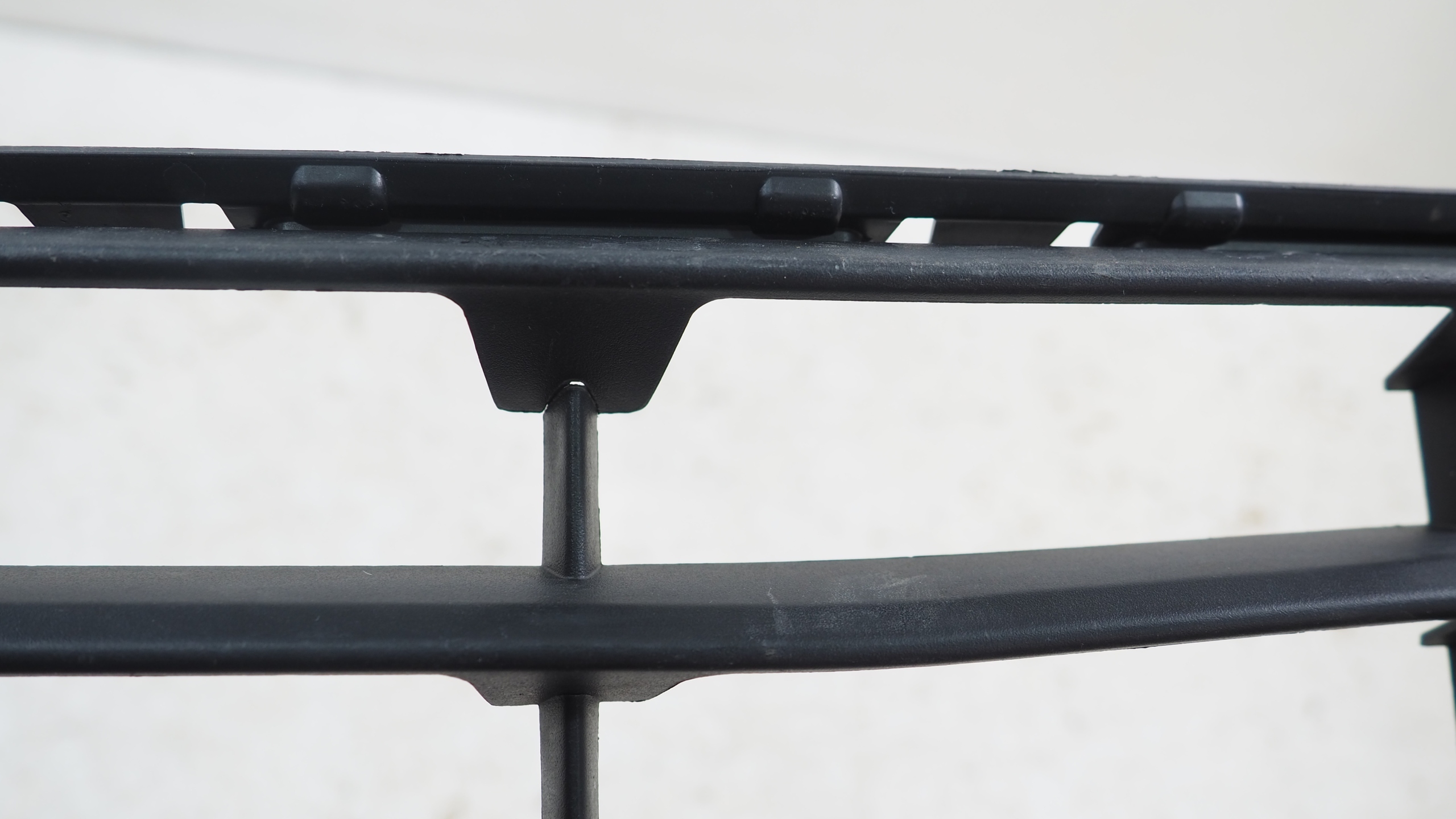 Volvo XC60 II central grid of a bumper front 32296070