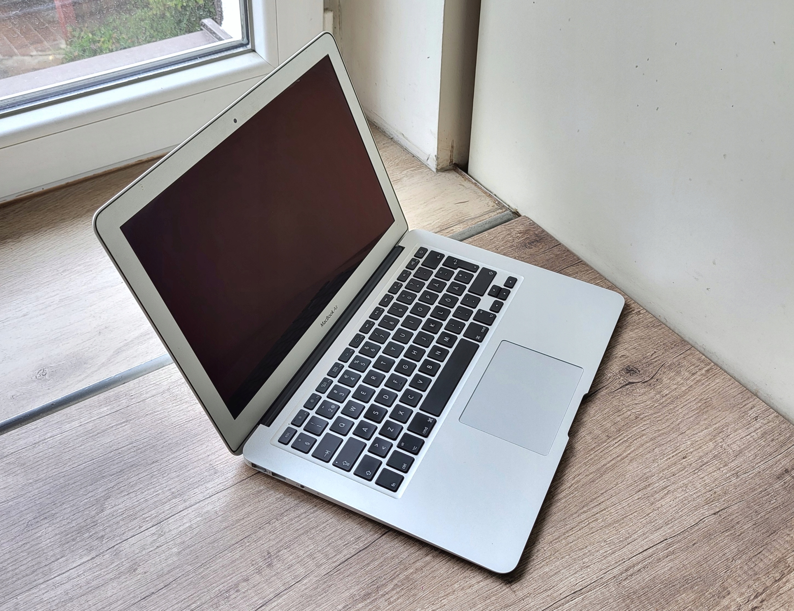 Apple - Mac  book Air 2011 11インチ MacBook Air (11-calowy, połowa 2011 r.) - Dane techniczne