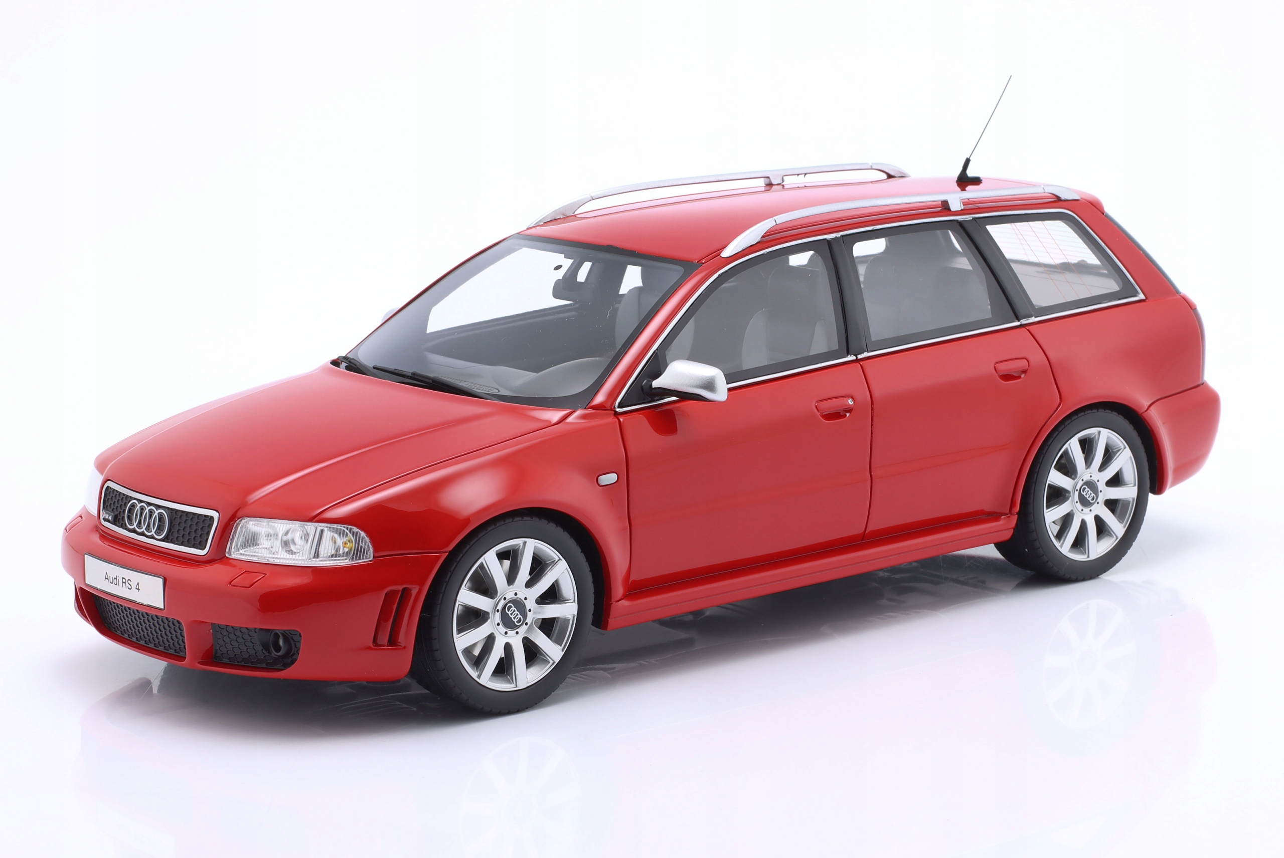 Audi RS4 Rs 4 (B5) Avant 2000 Misano Red OttOmobile 1:18 1/18 Model OT1026B