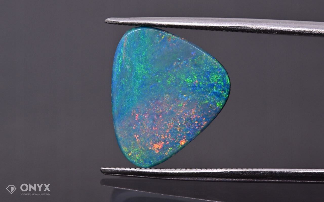 Opal Australská konvexní deska dublet nepravidelný