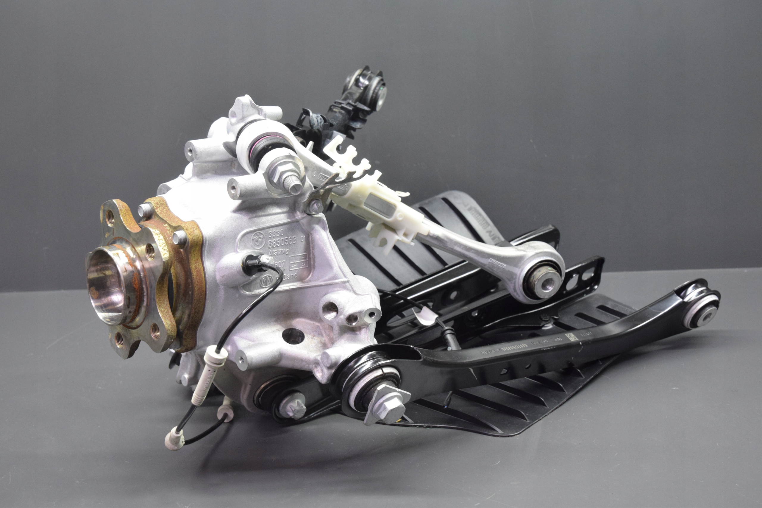 swing left arm rear part BMW 8 G14 G15 320km