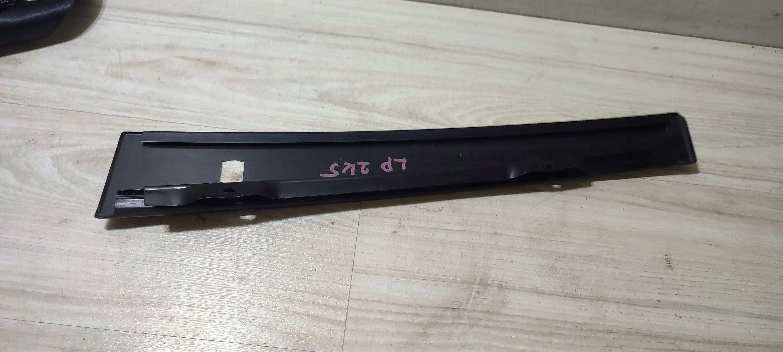 moulding door przednich front side left Volkswagen Caddy 2K0837901