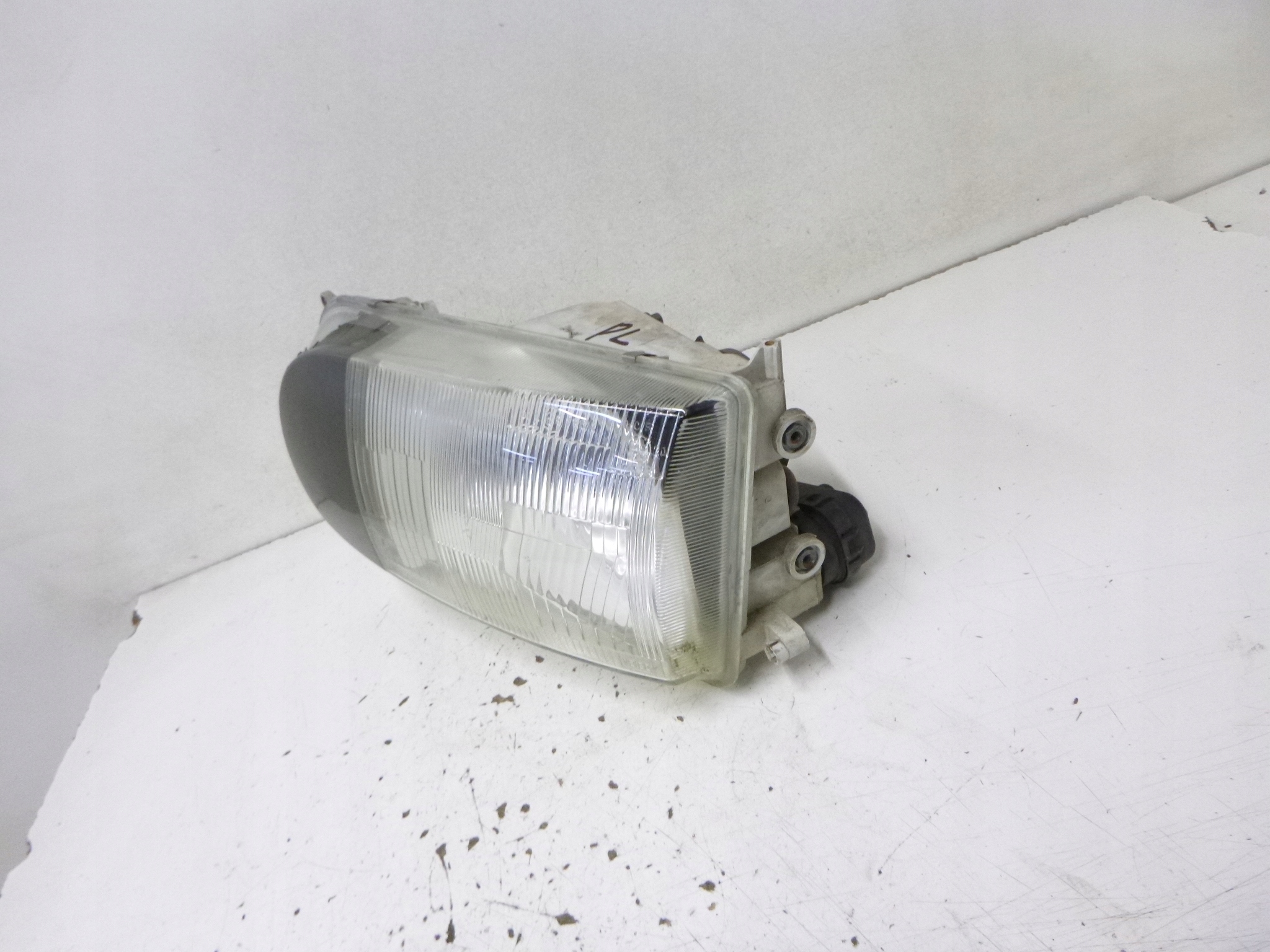 light front Nissan Vanette 1999r.