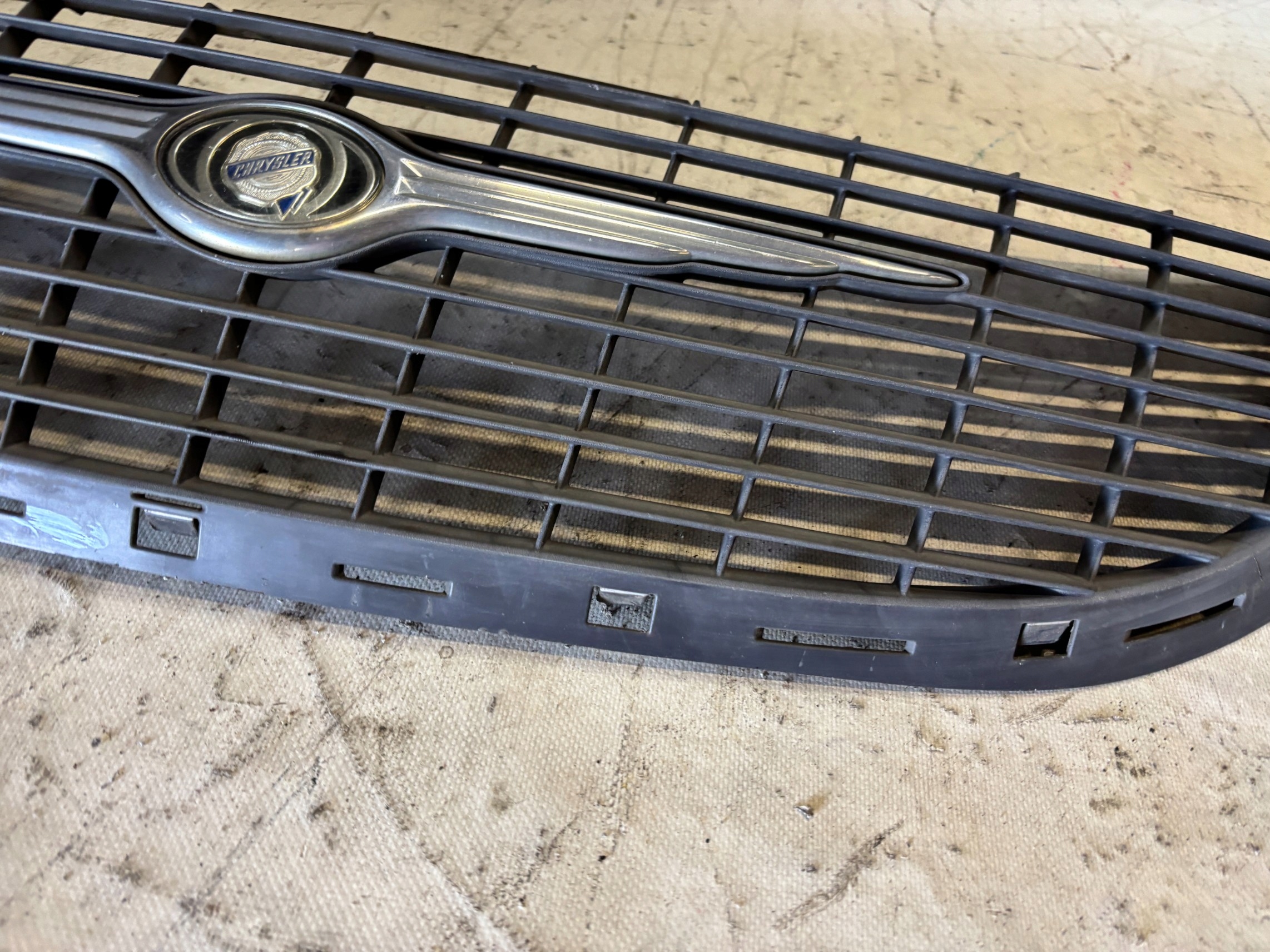 grill grille radiator Chrysler Voyager IV 4 4857522AA