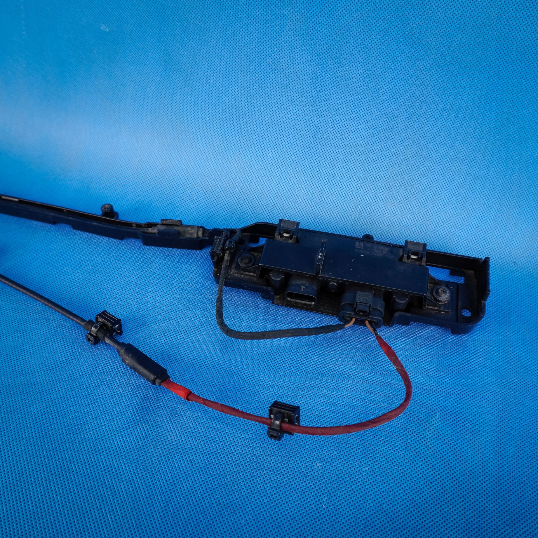 unité de commande électronique uce pour l'ouverture du capot antenne Audi A8 3AA962243D 4H0962239B 4H0807900