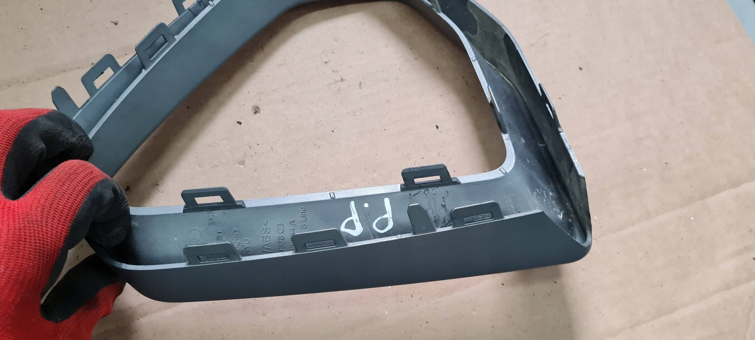 Q3 83A grid cap frame of a bumper right grey PLATINUM SLINE 83A853054A