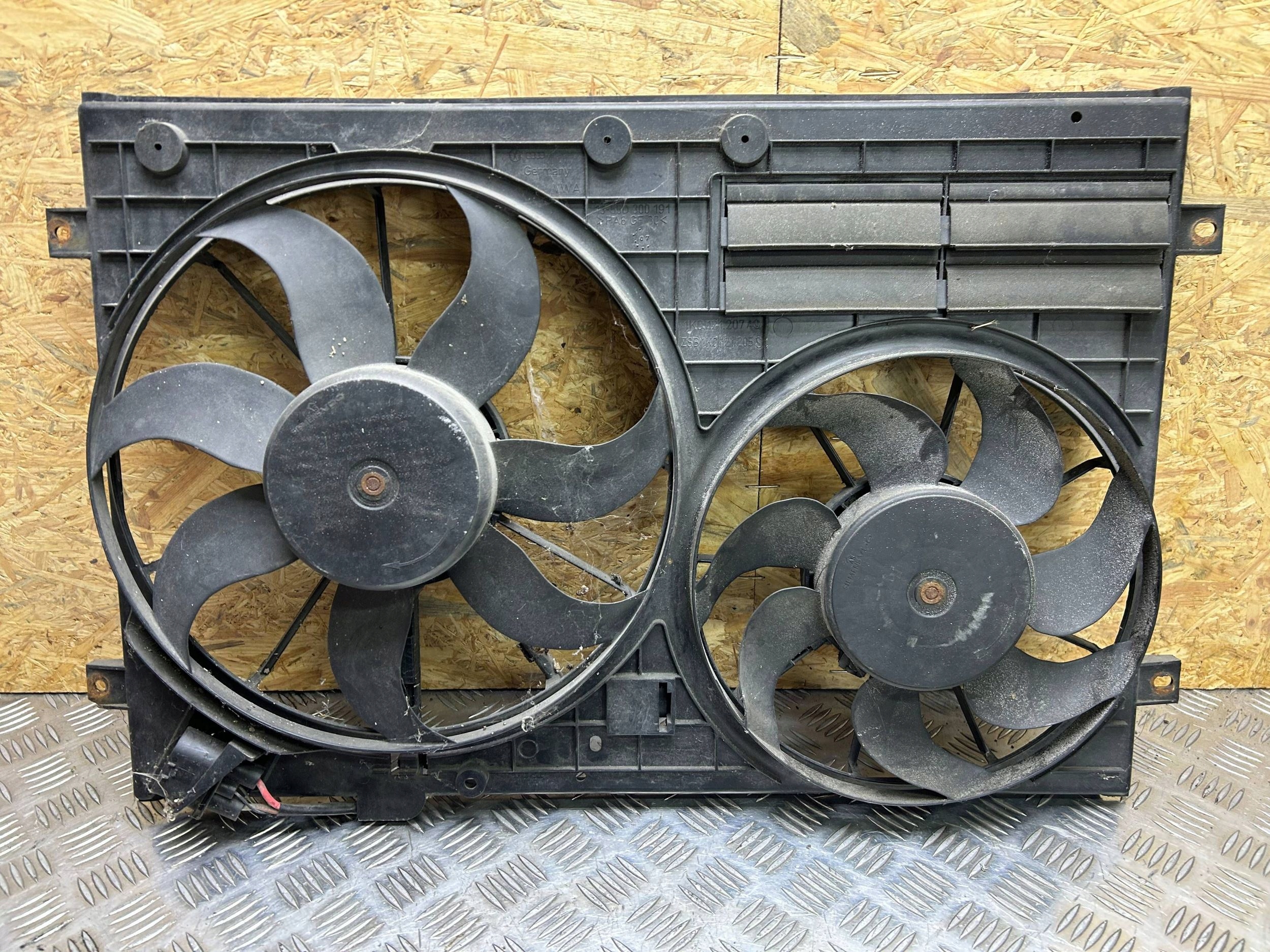 ventilátor chladiče Volkswagen 1355D300191