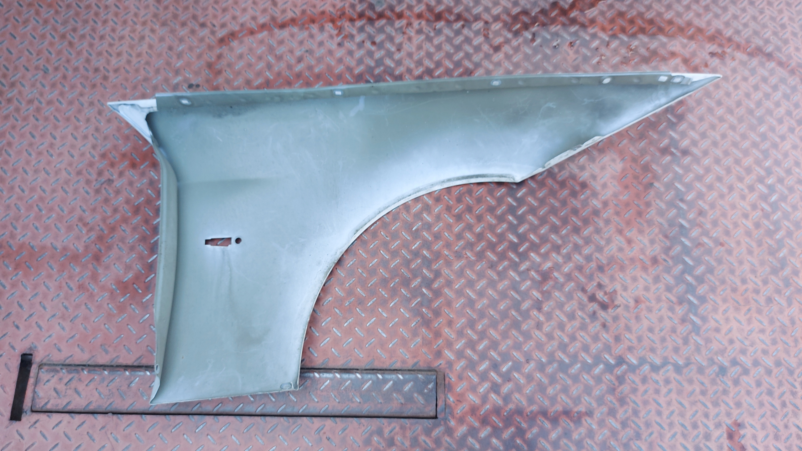 fender left front BMW 3 E90 E91 05-12