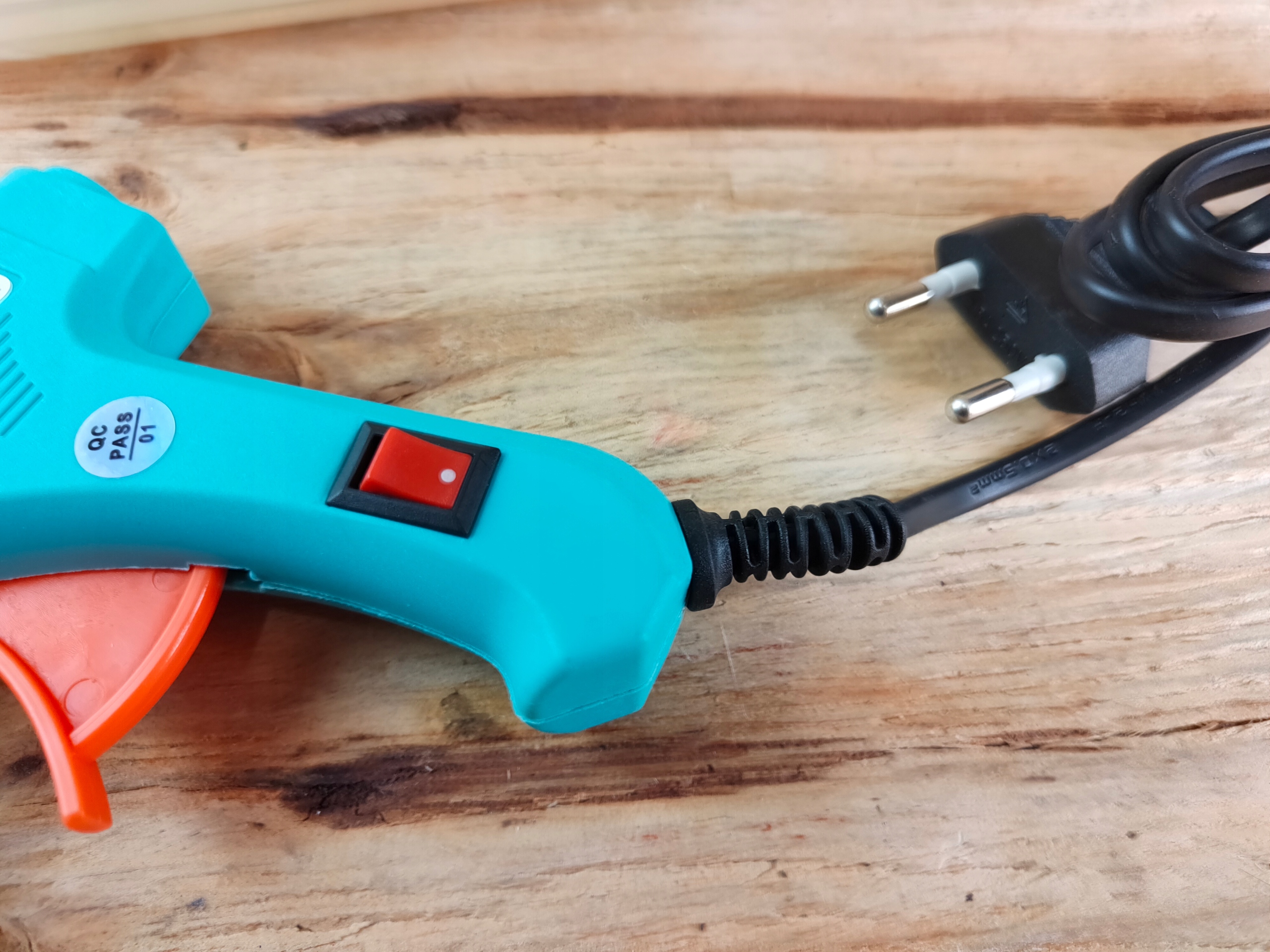 PISTOLET DO KLEJENIA NA GORĄCO 20W Moc 20 W