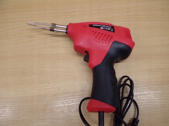 LUTOWNICA PISTOLETOWA KD1504 JS700 WALIZKA 200W Model JS700