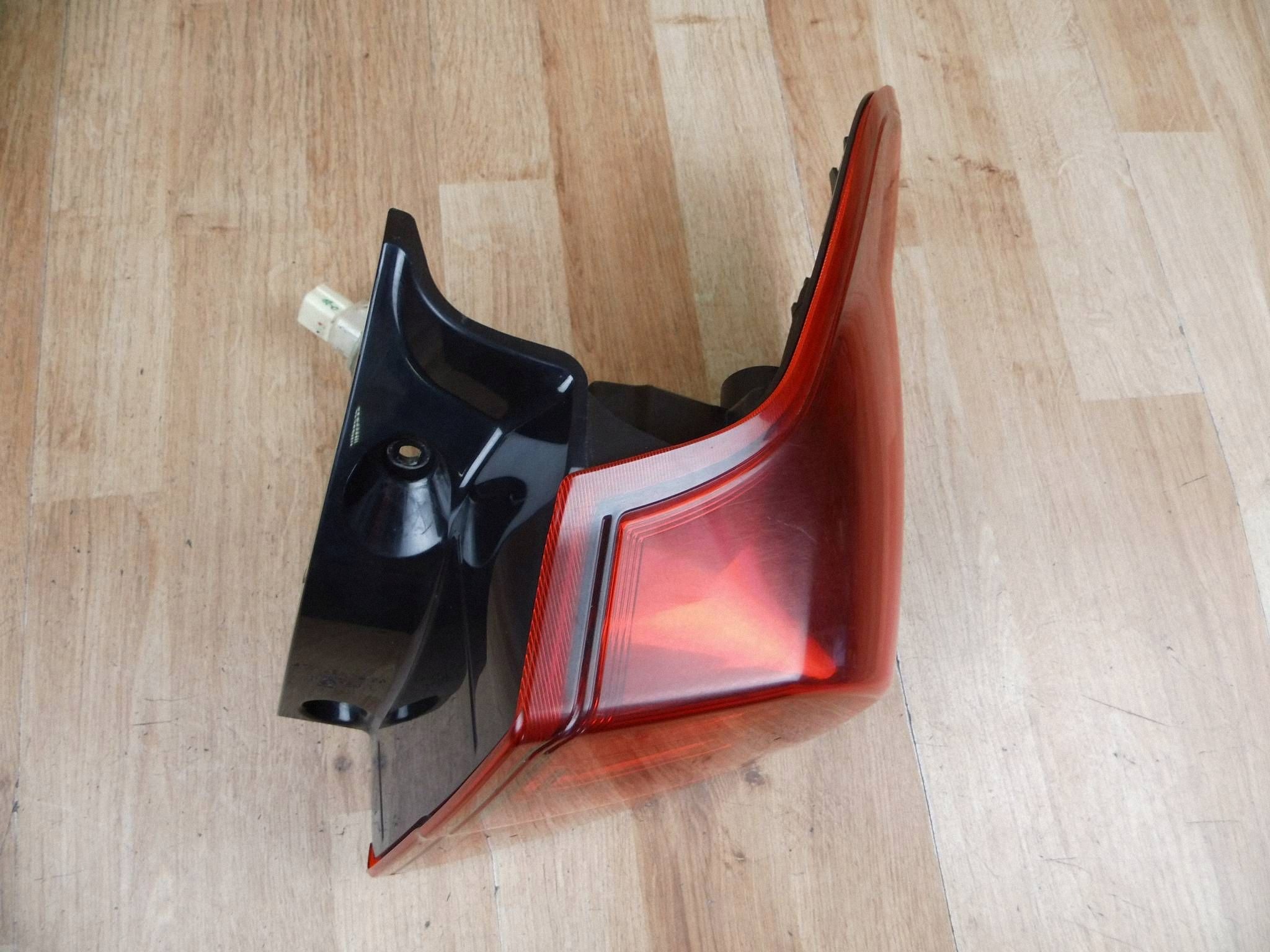 Suzuki Vitara II LY 2018-2025 light right rear part rear right