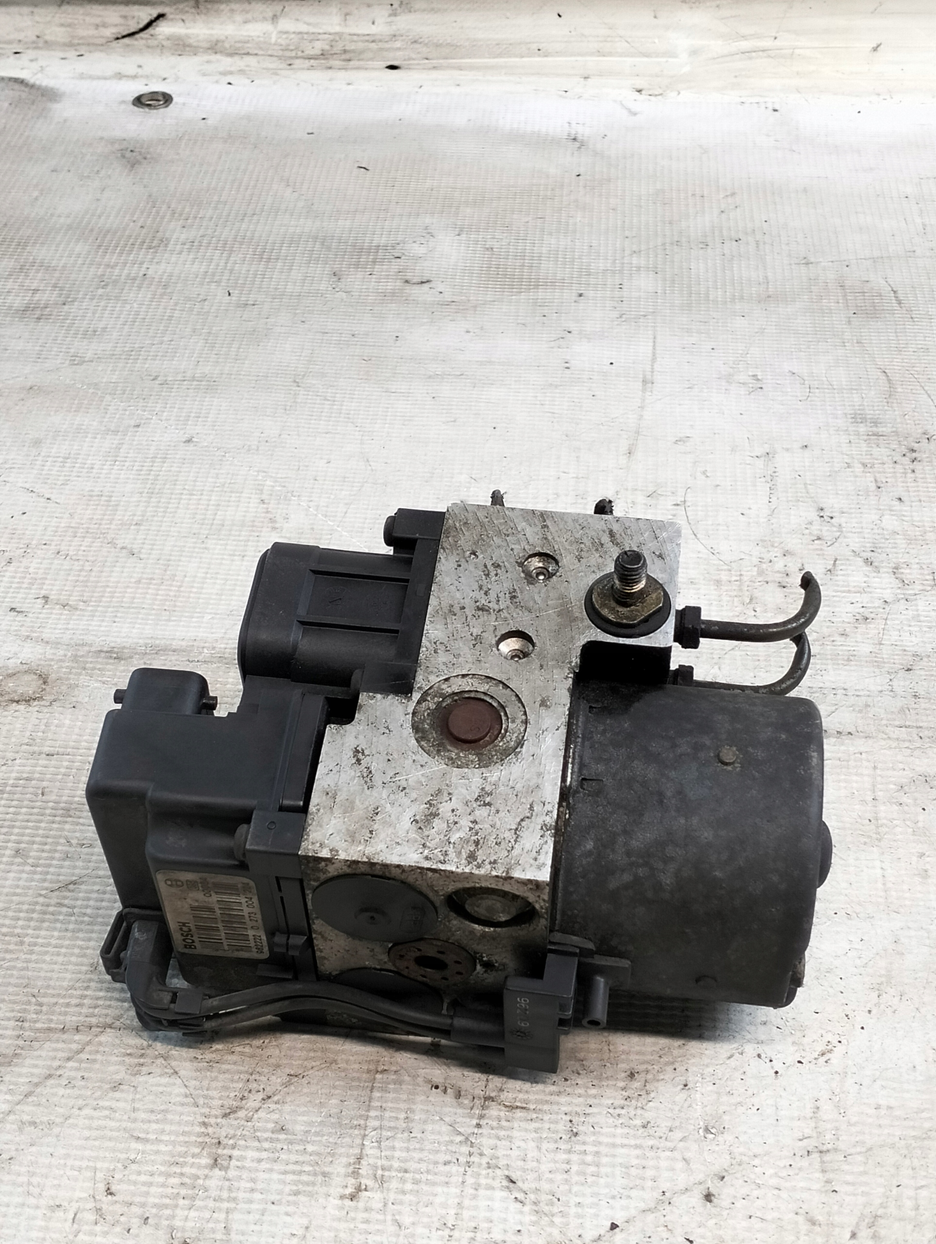 VOLVO V40 e 1999r 1.6 77KW Pompa ABS 30857585 BOSCH 0265216462