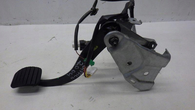 PEDAŁ HAMULCA TRAFIC VIVARO II 2.0 DCI Producent części Renault OE