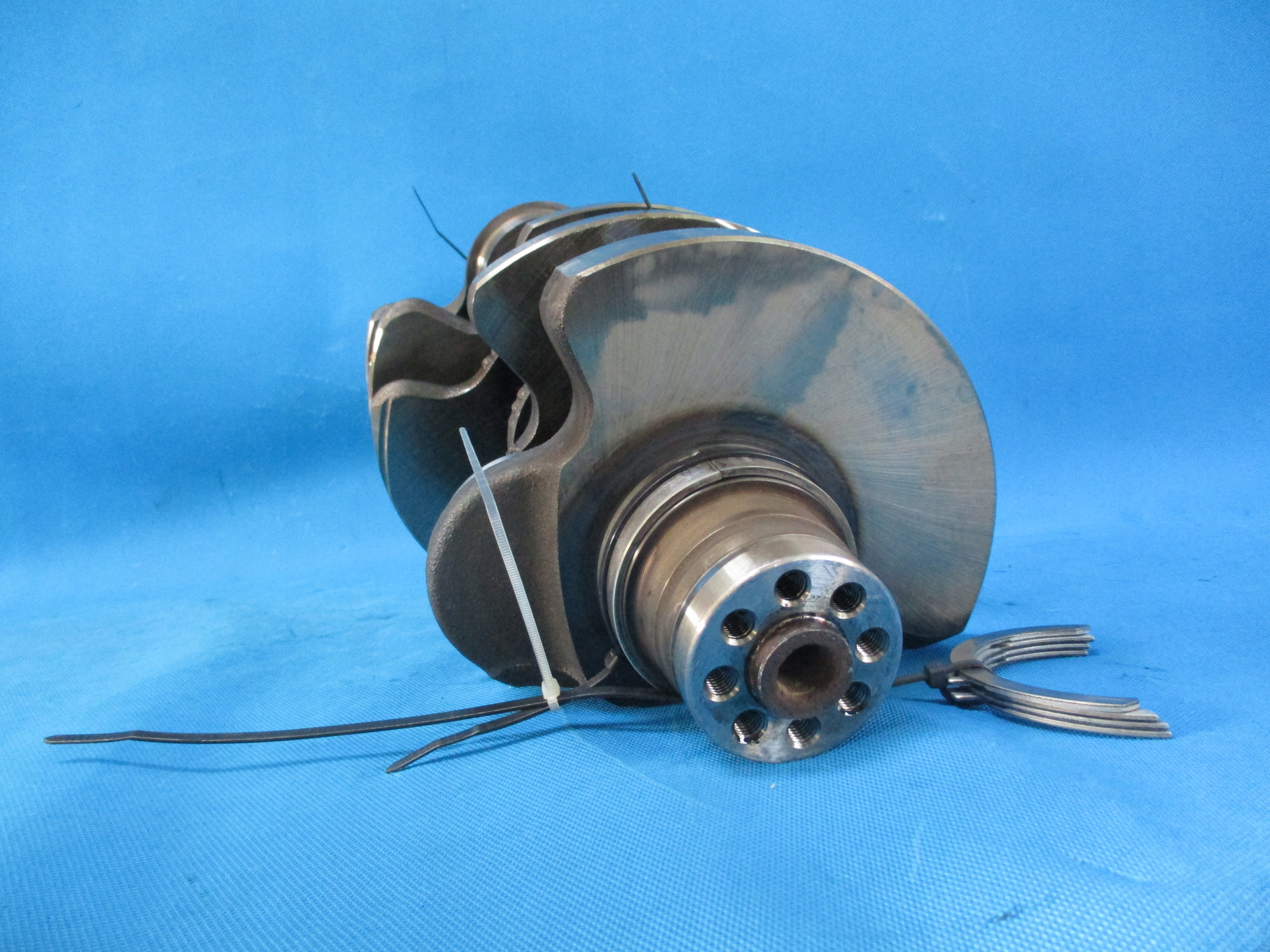 WAŁ KORBOWY Z PANEWKAMI AUDI A4 A6 2.7 3.0 TDI Producent części Audi OE