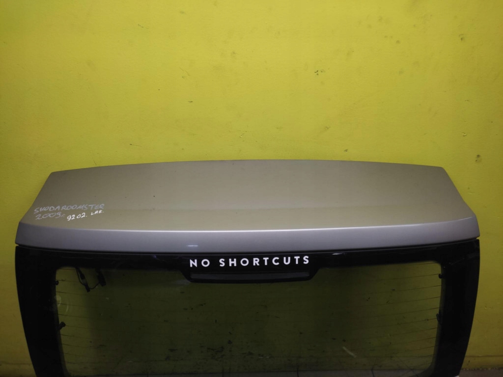 SKODA ROOMSTER boot door 9202