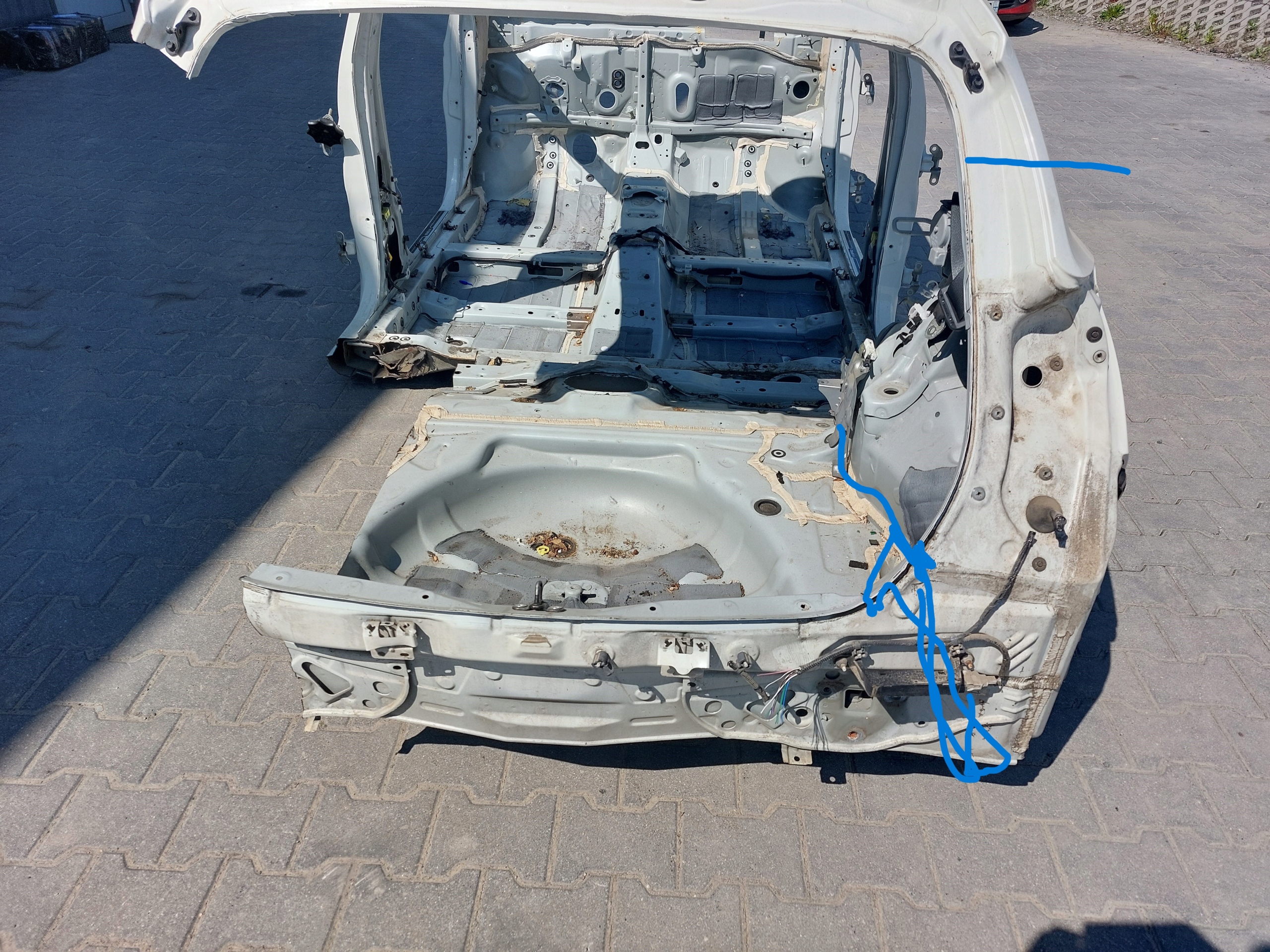 TOYOTA AURIS II 2 HB 12-18r rear panel rear sump