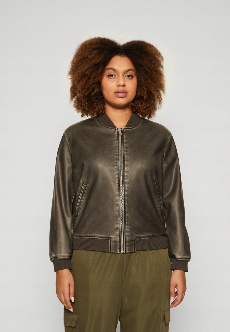 Šedá bunda z eko kůže Only Carmakoma L