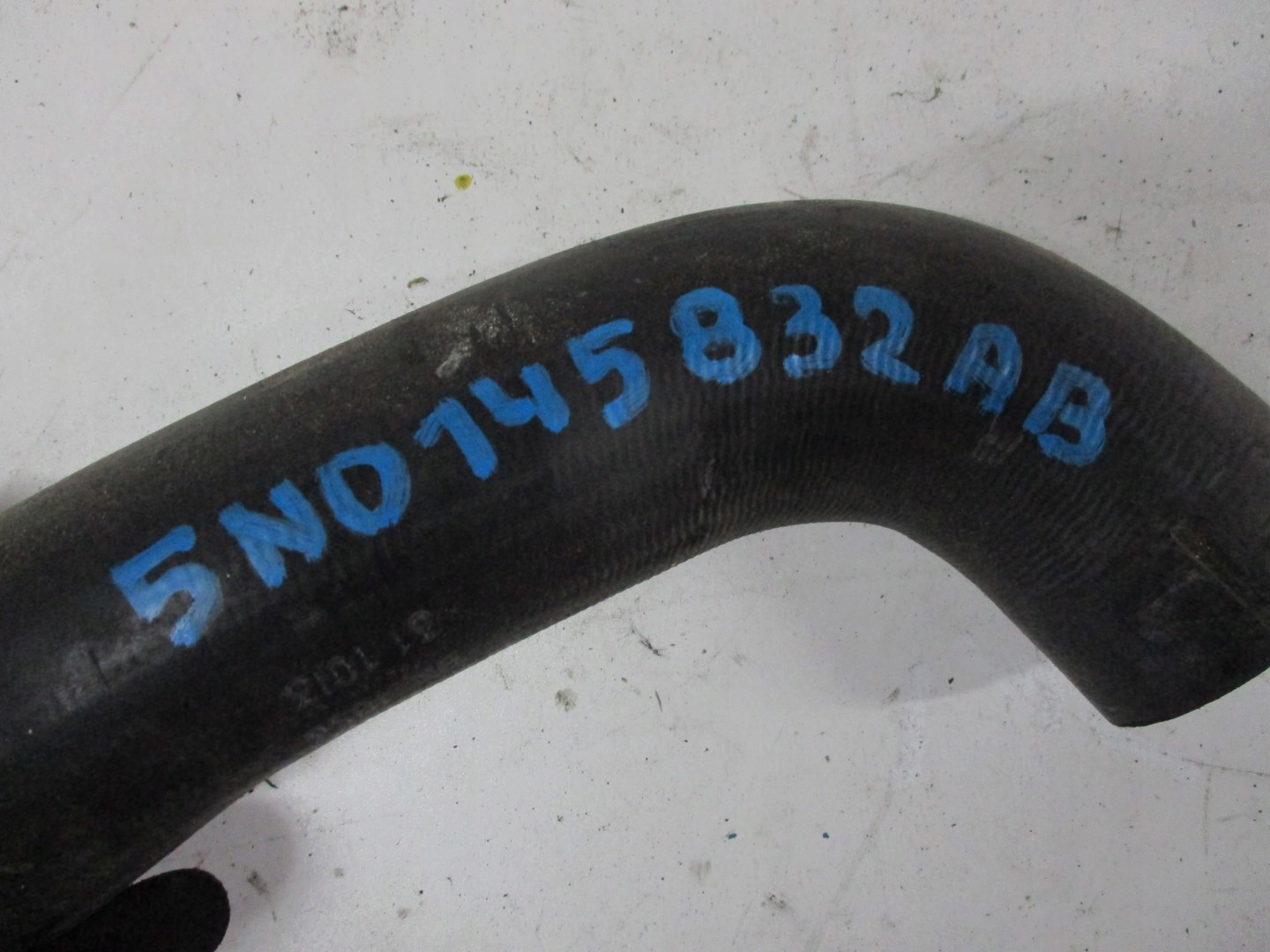 trouba hadice přívod 5N0145832AB