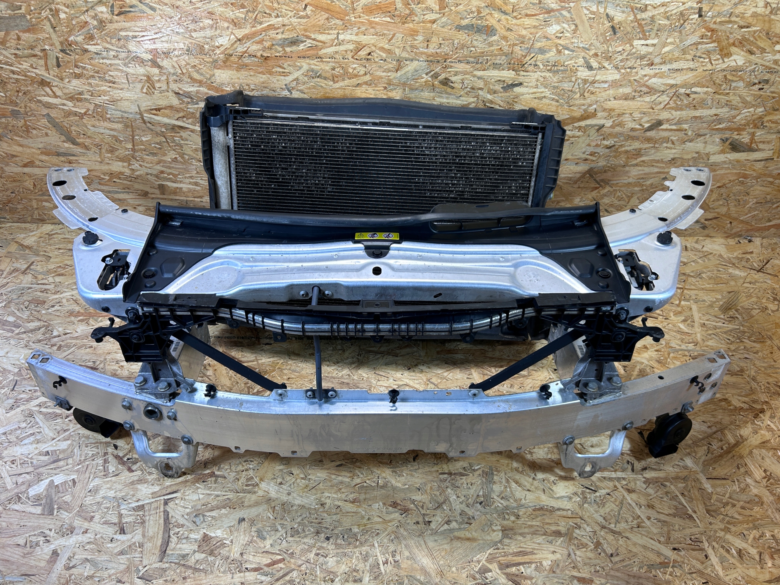 PAS PRZEDNI WZMOCNIENIE BELKA CHŁODNICE MERCEDES C KLASA W205 2.2H AUTOMAT