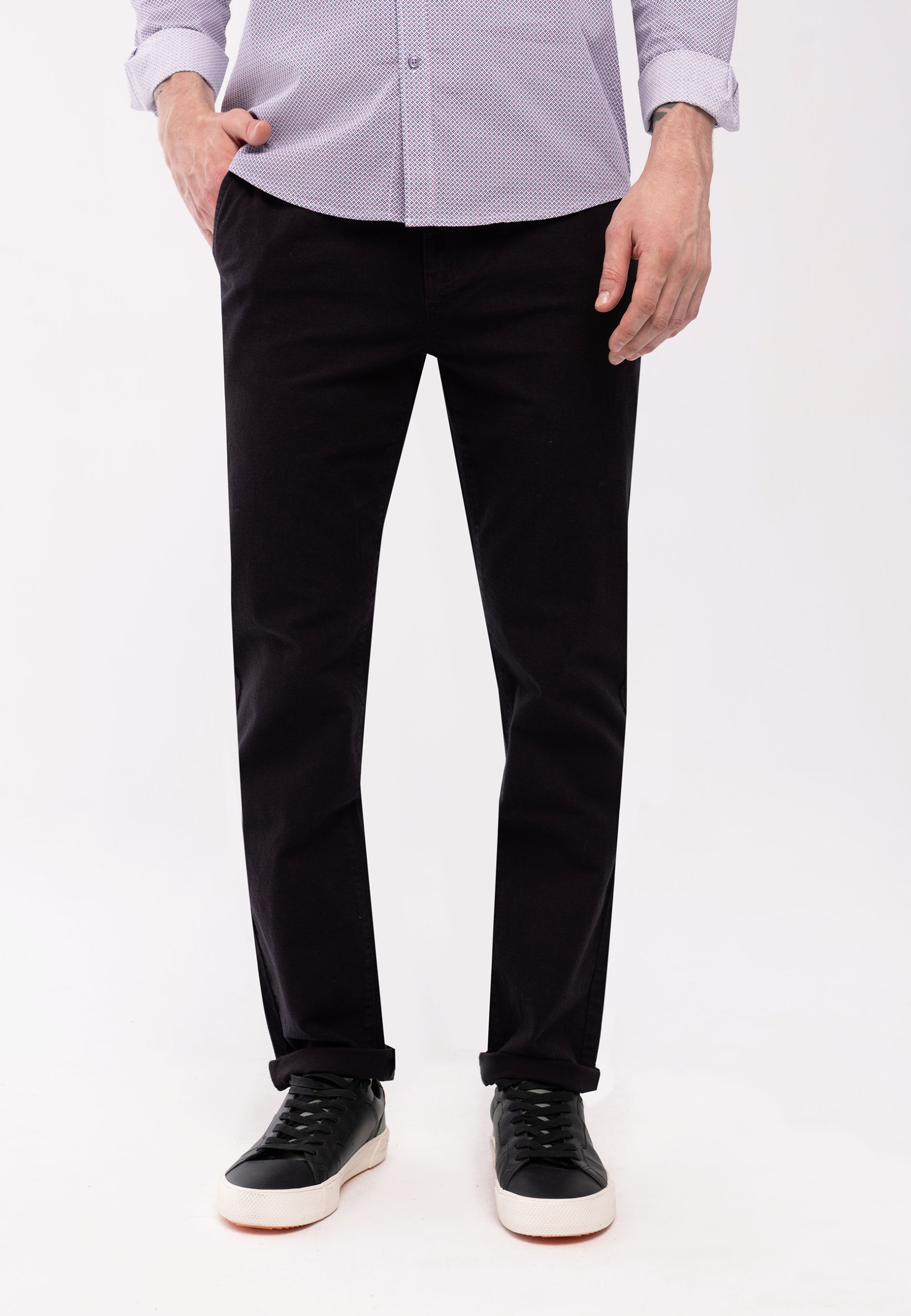 MĘSKIE SPODNIE CHINOSY CZARNE VOLCANO R-PARKS 34-32 Płeć mężczyzna