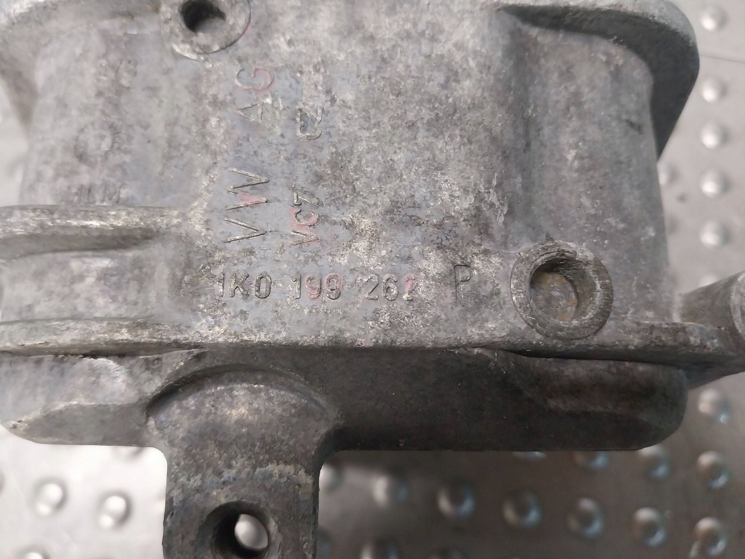 holder engine mount 1K0199262P VW PASSAT B6 B7 1.9 TDI