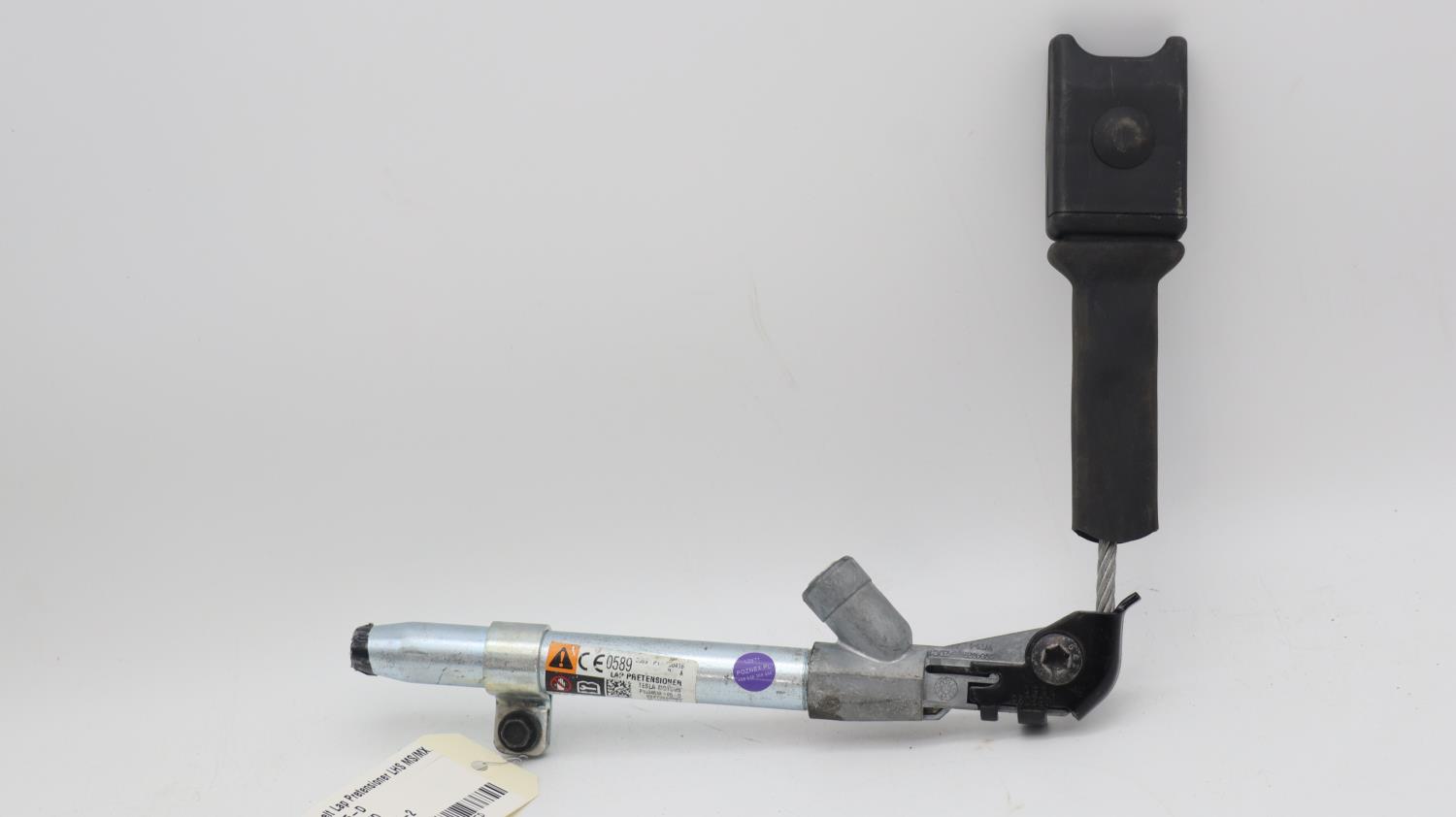 1004532-05-D - ТЕСЛА МОДЕЛЬ X S НАТЯЖИТЕЛЬ РЕМНЯ ПЕРЕДНИЙ ЛЕВЫЙ