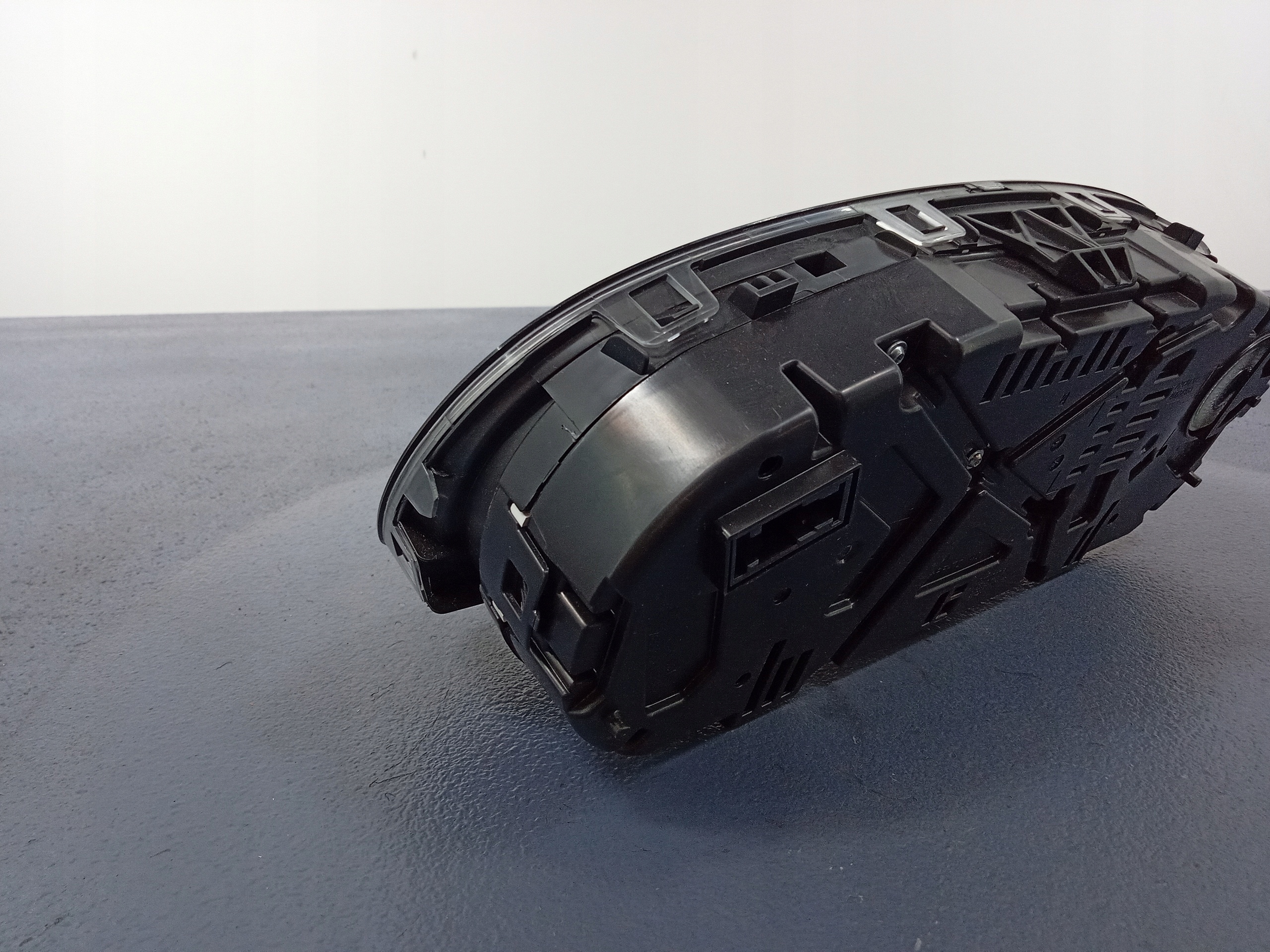 FABIA III 1.0 спидометр часы европа 6V0920700D