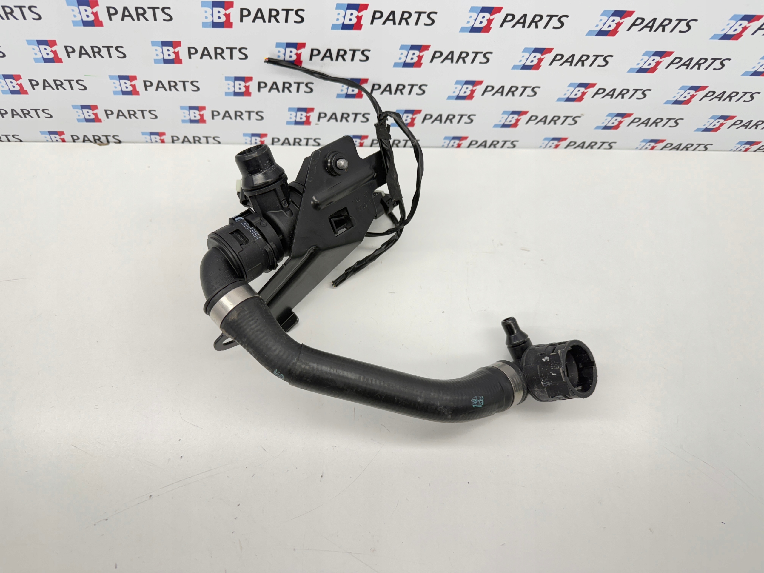 BMW I4 G26 crijevo prijenos vode ventil pumpa 5A37571 8475686
