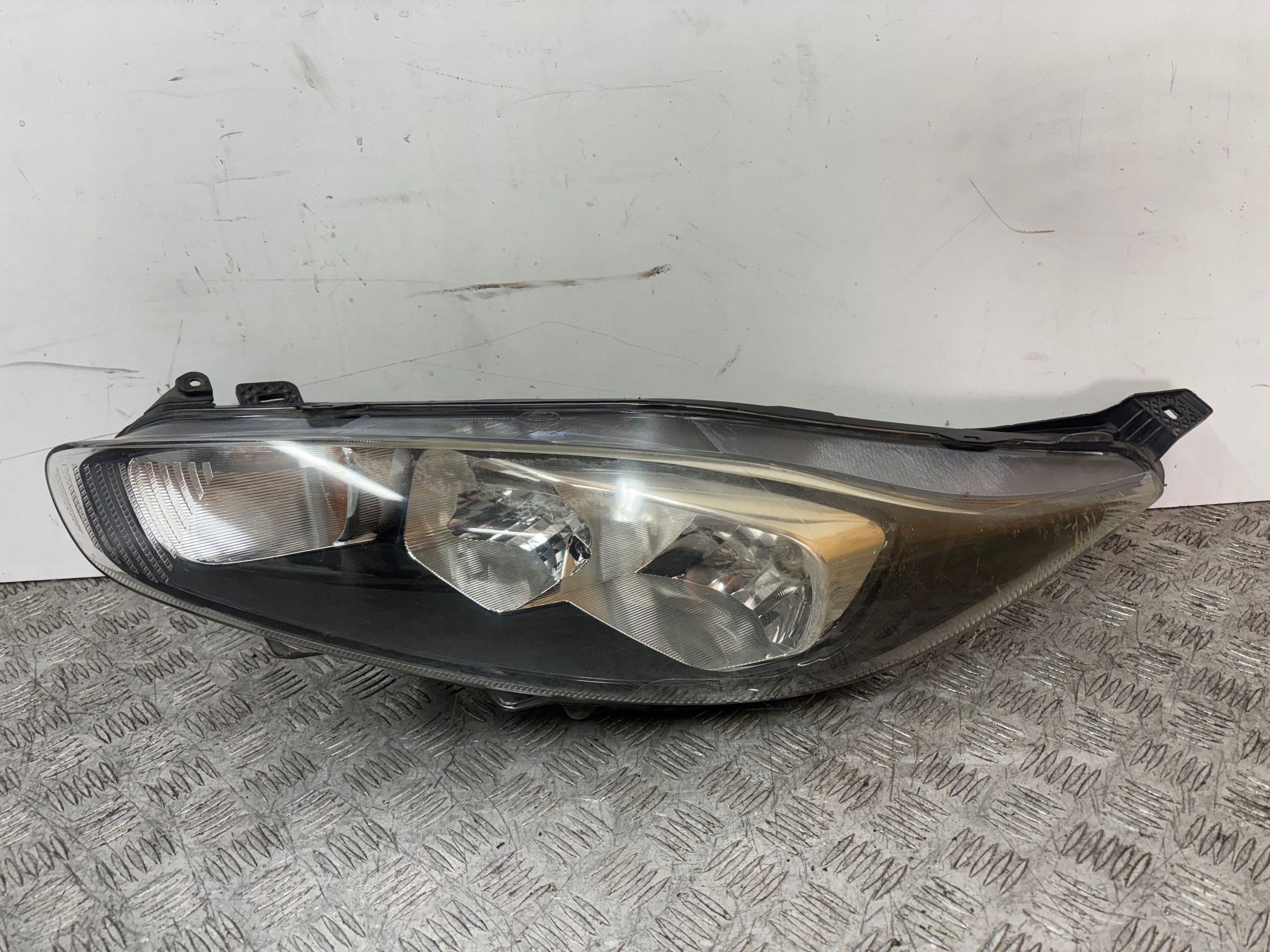 REFLEKTOR light left FORD FIESTA MK7 LIFT 12