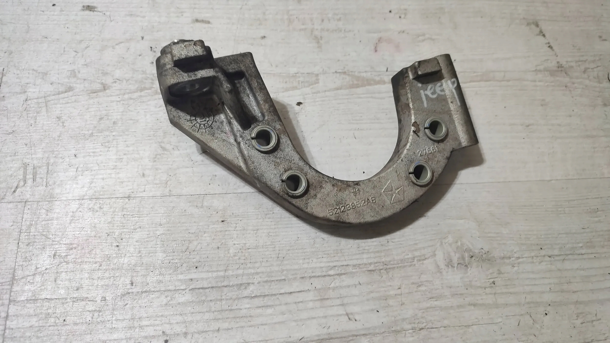 Jeep Cherokee KL 15r. 2.0d Support arbre Console Support plaque