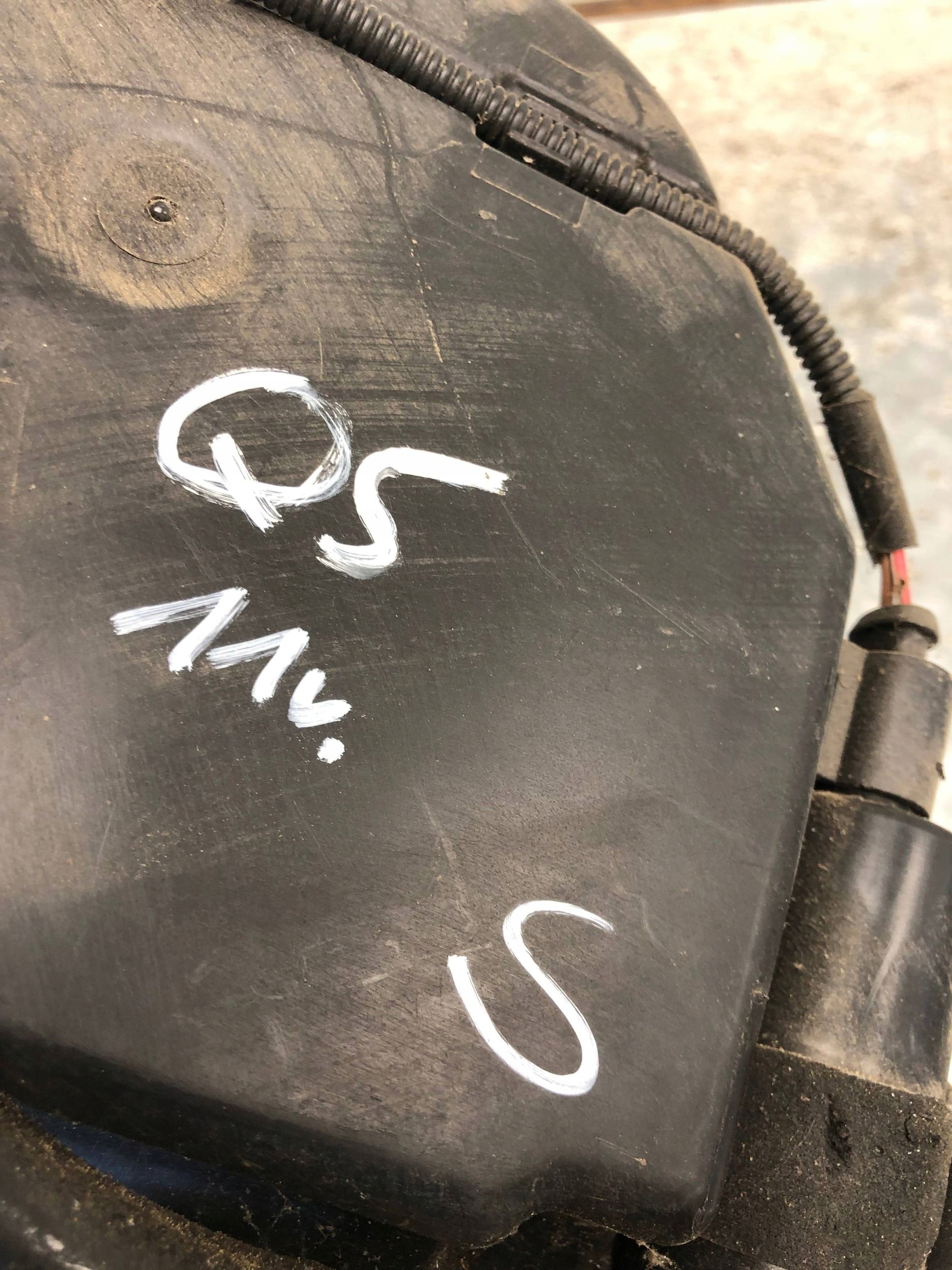 washer fluid tank AUDI Q5 8R0955453B